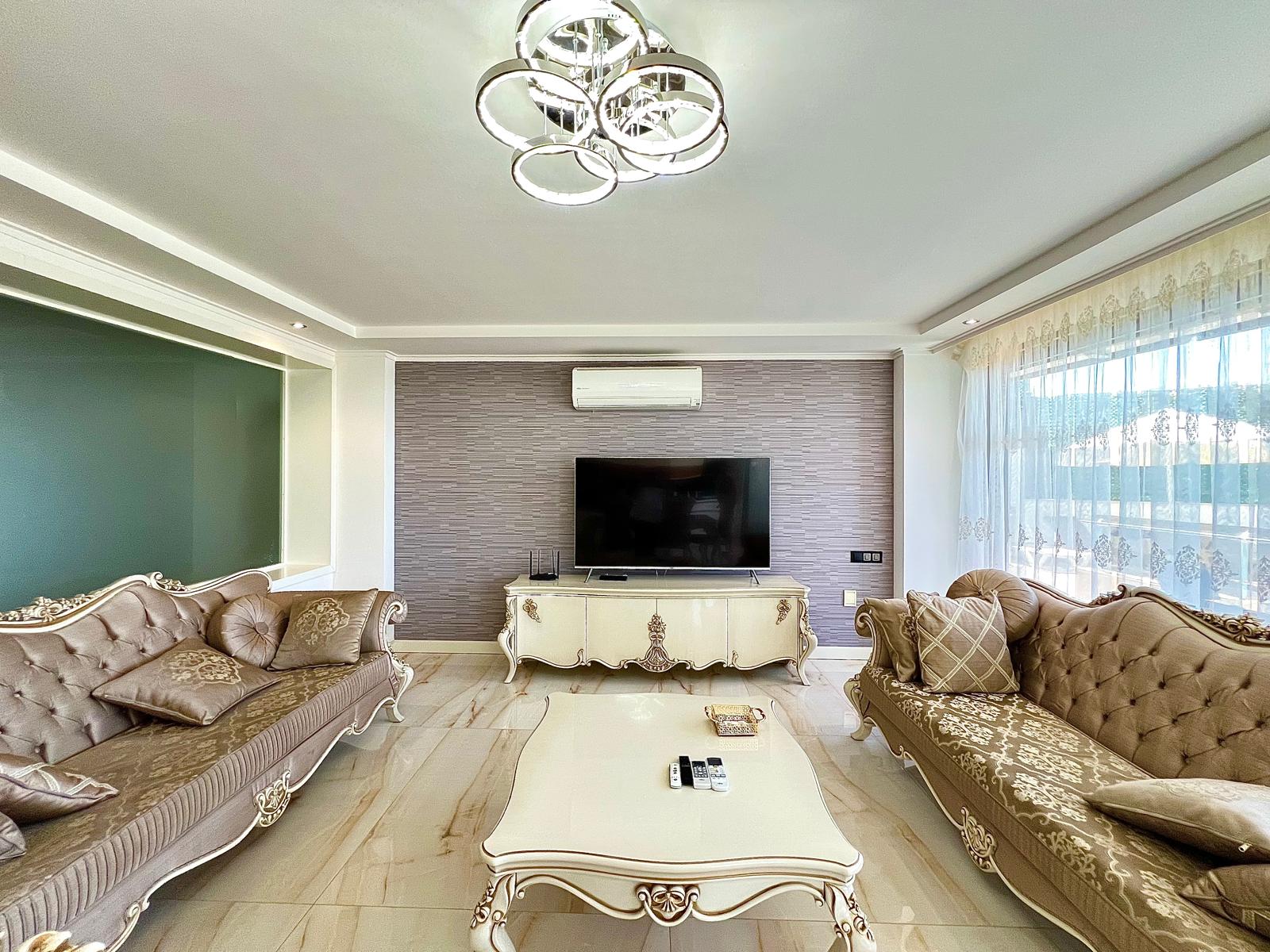 Alanya, Bektaş dağ bölgesinde lüks 4+1 villa - mobilyalı, yüzme havuzlu, panoramik manzaralı.