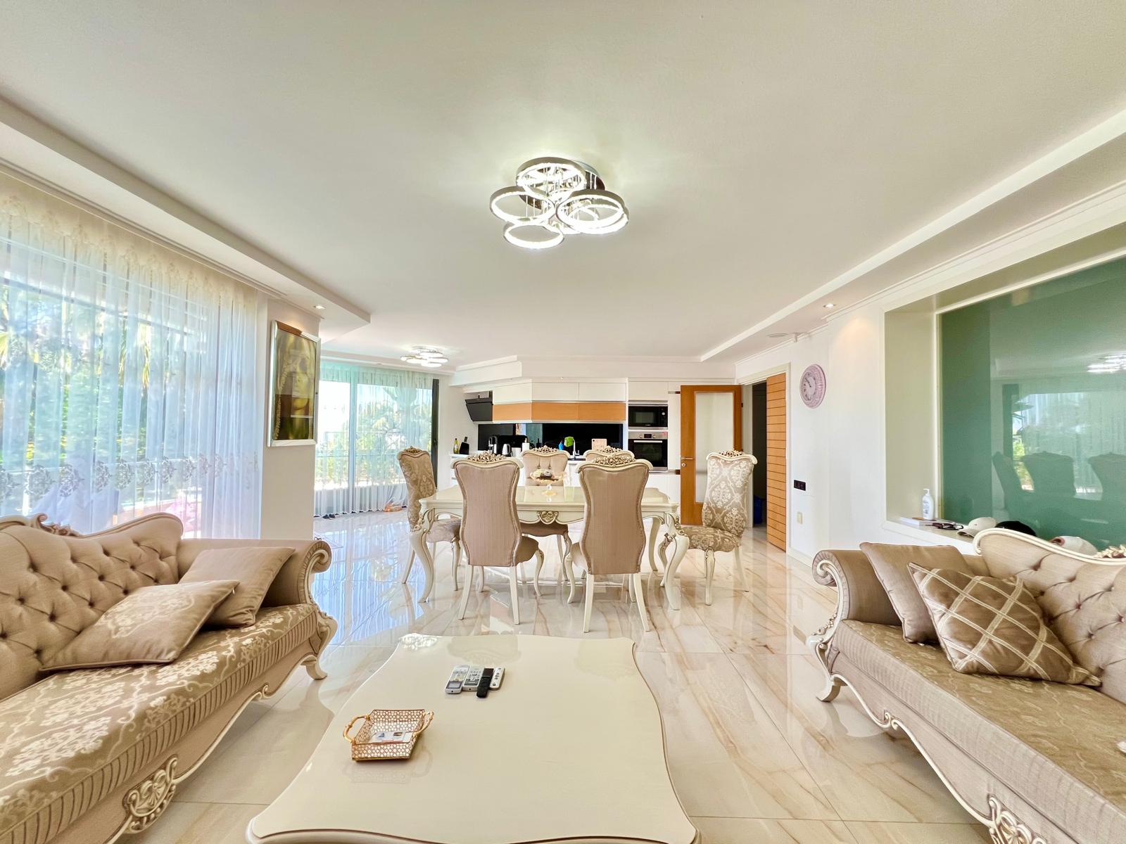 Alanya, Bektaş dağ bölgesinde lüks 4+1 villa - mobilyalı, yüzme havuzlu, panoramik manzaralı.