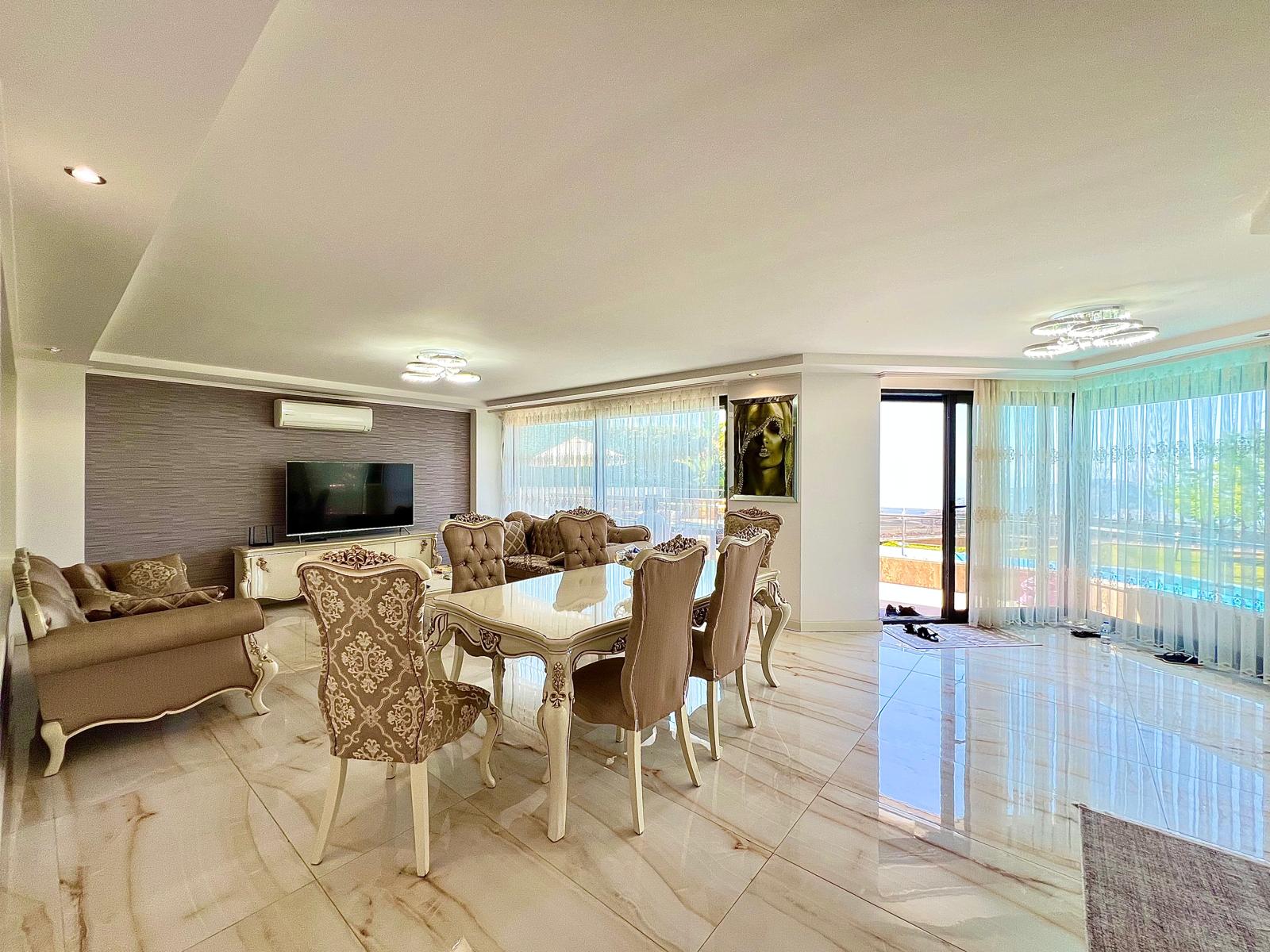 Alanya, Bektaş dağ bölgesinde lüks 4+1 villa - mobilyalı, yüzme havuzlu, panoramik manzaralı.