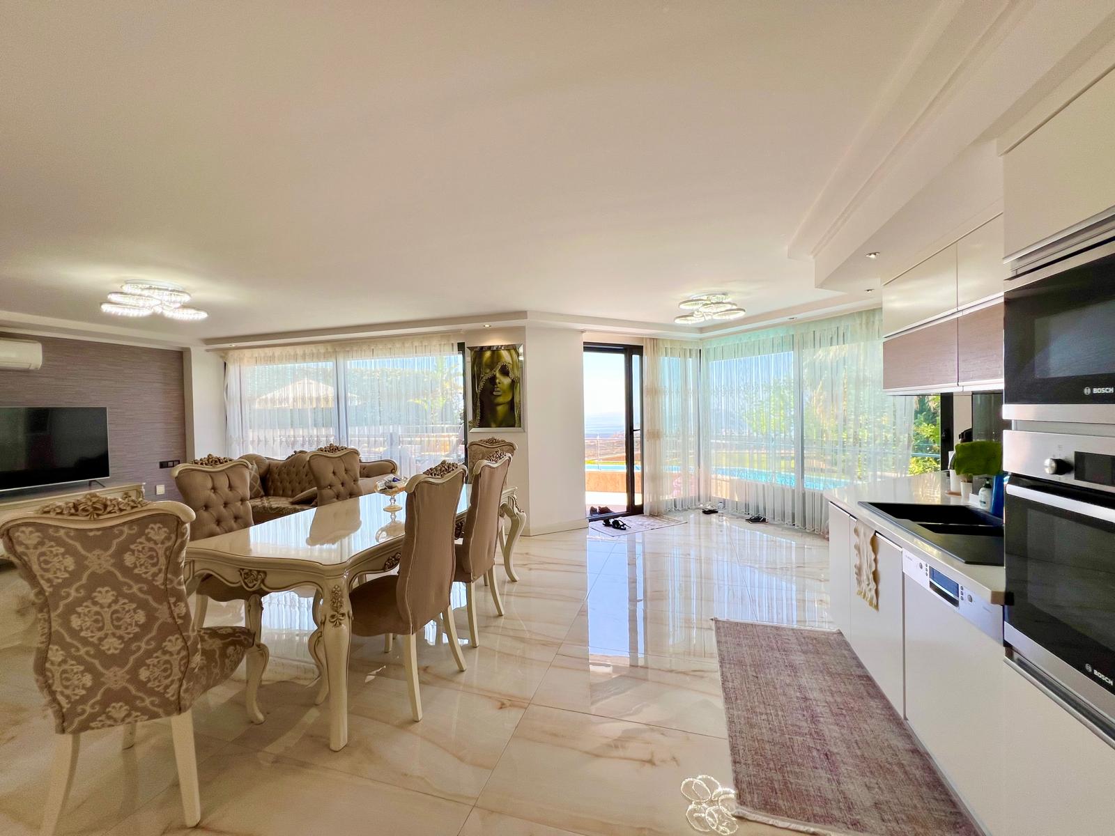 Alanya, Bektaş dağ bölgesinde lüks 4+1 villa - mobilyalı, yüzme havuzlu, panoramik manzaralı.