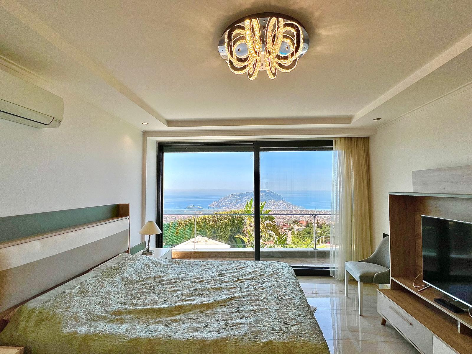 Alanya, Bektaş dağ bölgesinde lüks 4+1 villa - mobilyalı, yüzme havuzlu, panoramik manzaralı.