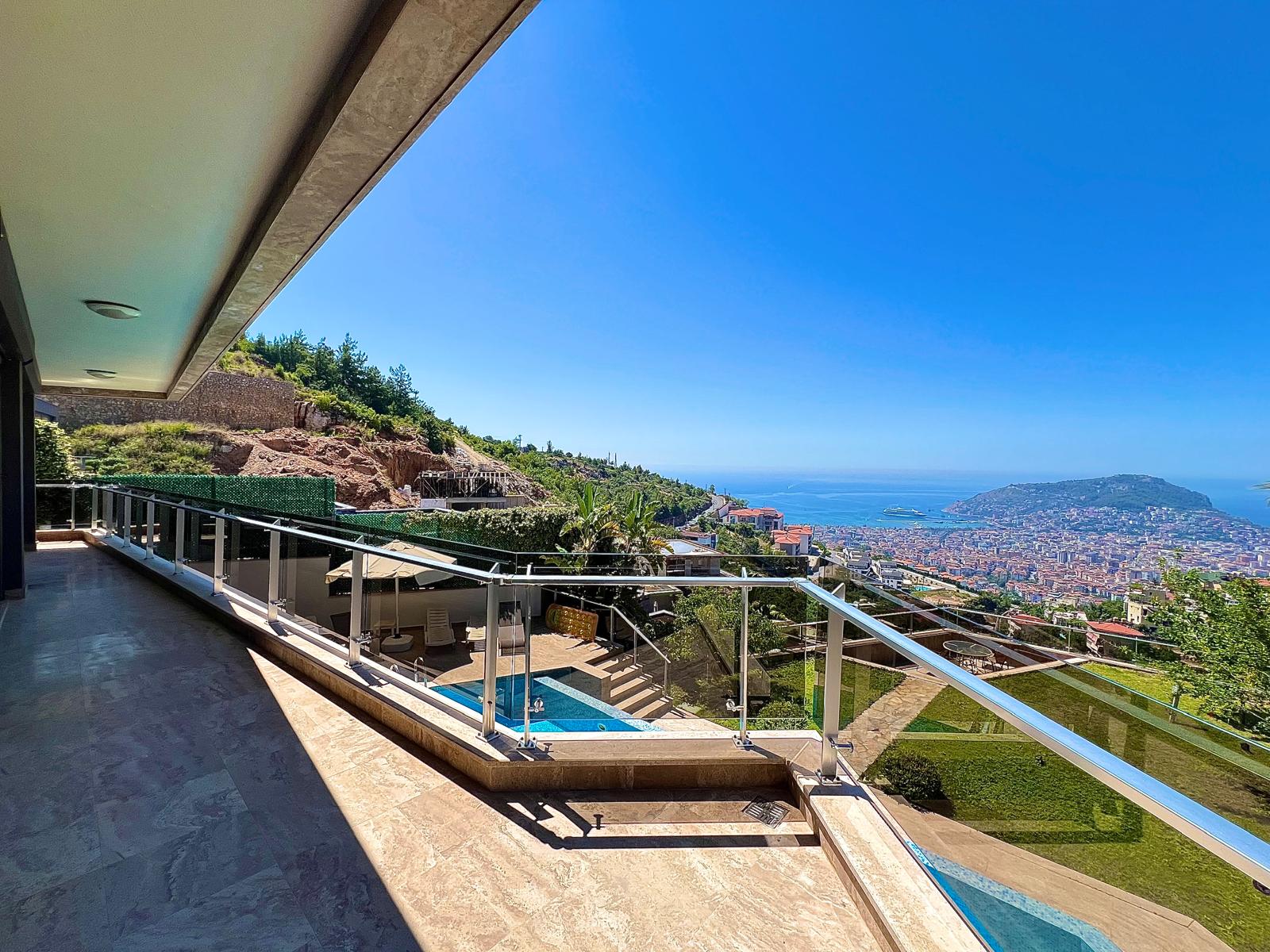 Alanya, Bektaş dağ bölgesinde lüks 4+1 villa - mobilyalı, yüzme havuzlu, panoramik manzaralı.