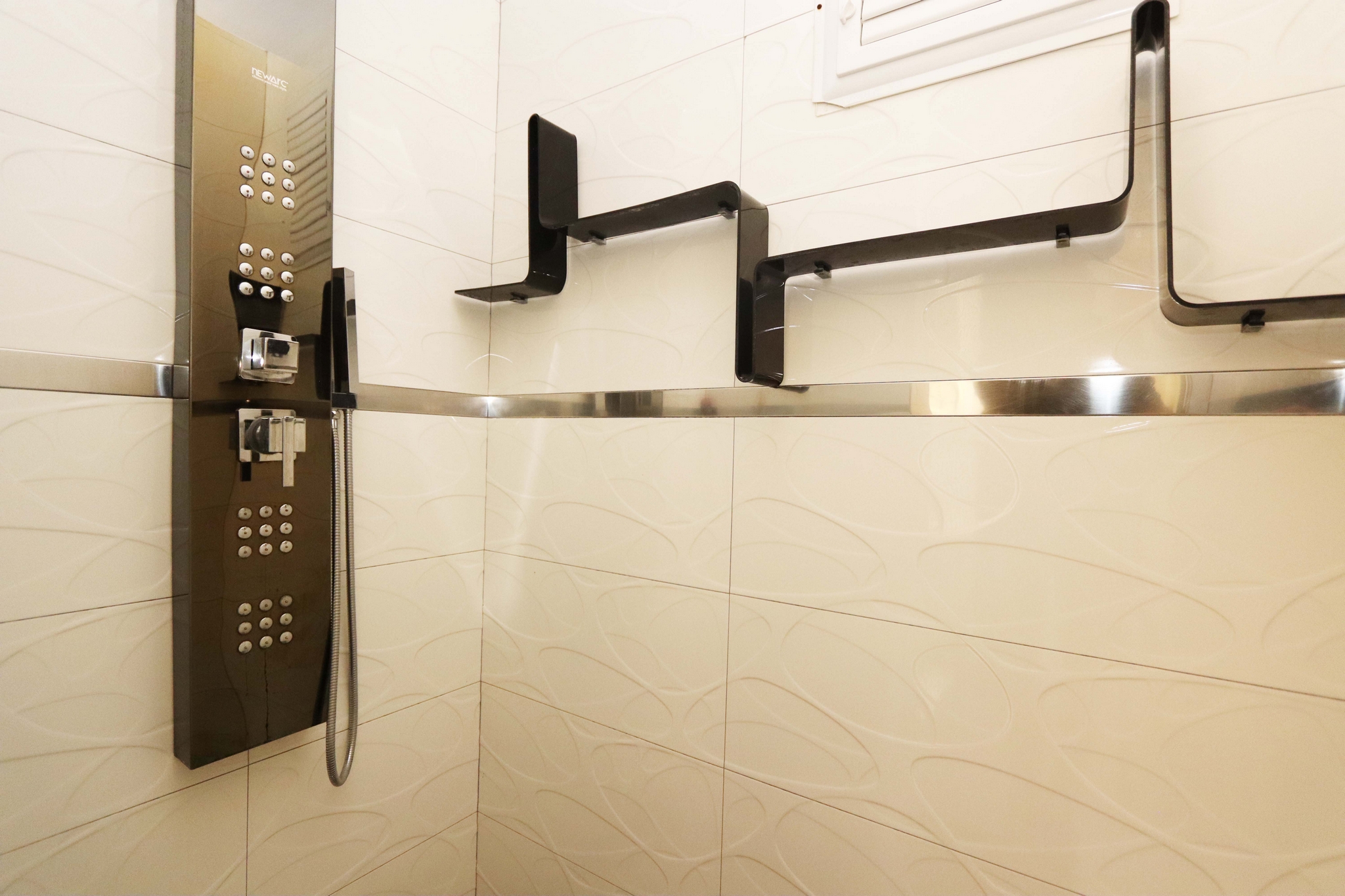 Shower room with a wall panel, handheld shower and several massage jets in Kargicak