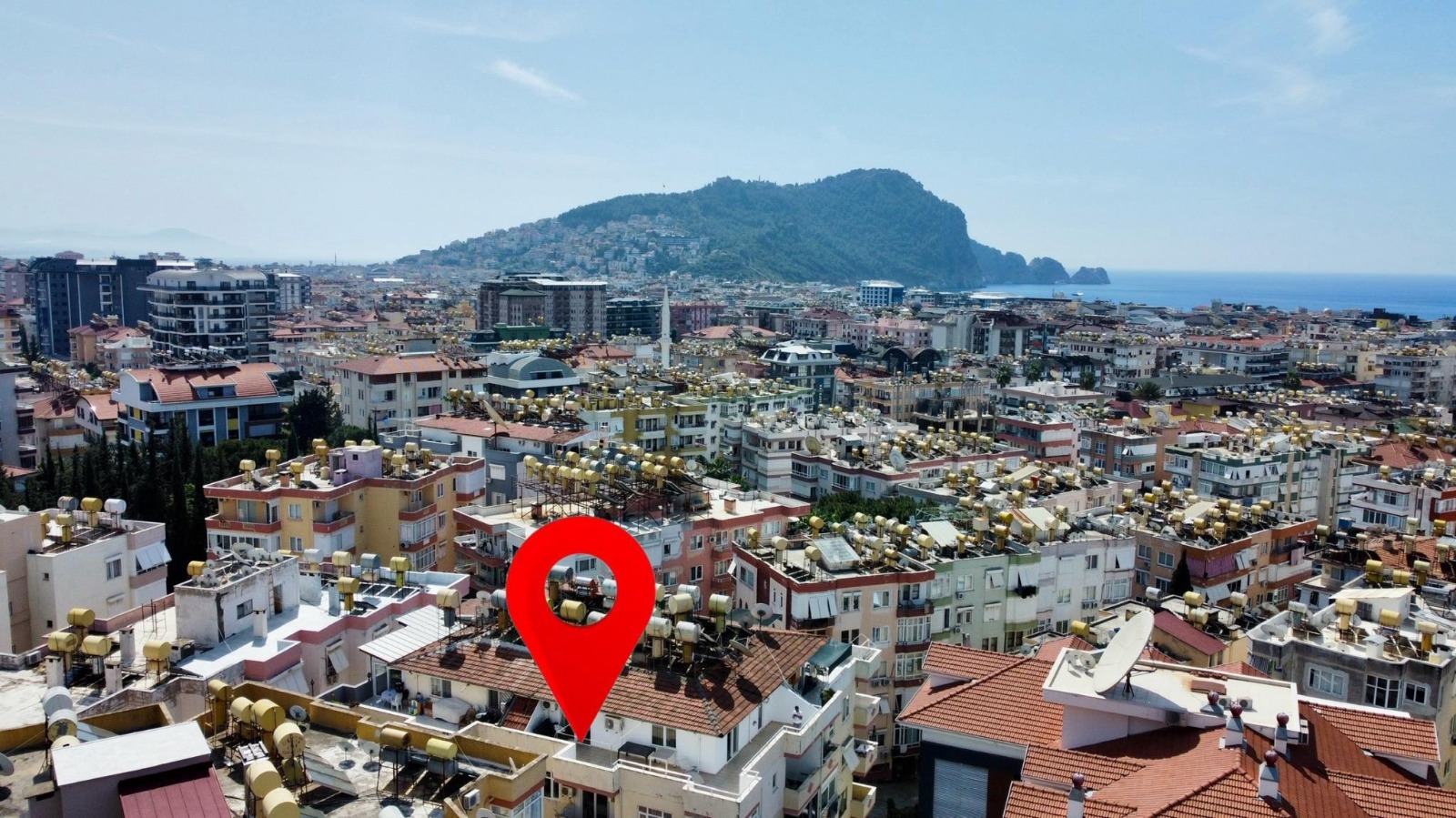 City buildings, mountains and sea to the right frame a 4+1 penthouse for sale in Alanya, Turkey — New Level Group