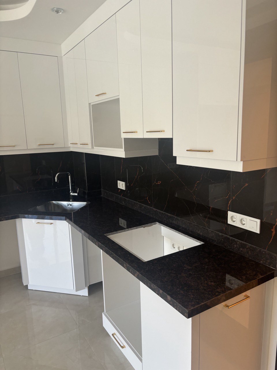 Квартира 1+1 в Газипаше - от собственника, вид на бассейн, доступная цена
