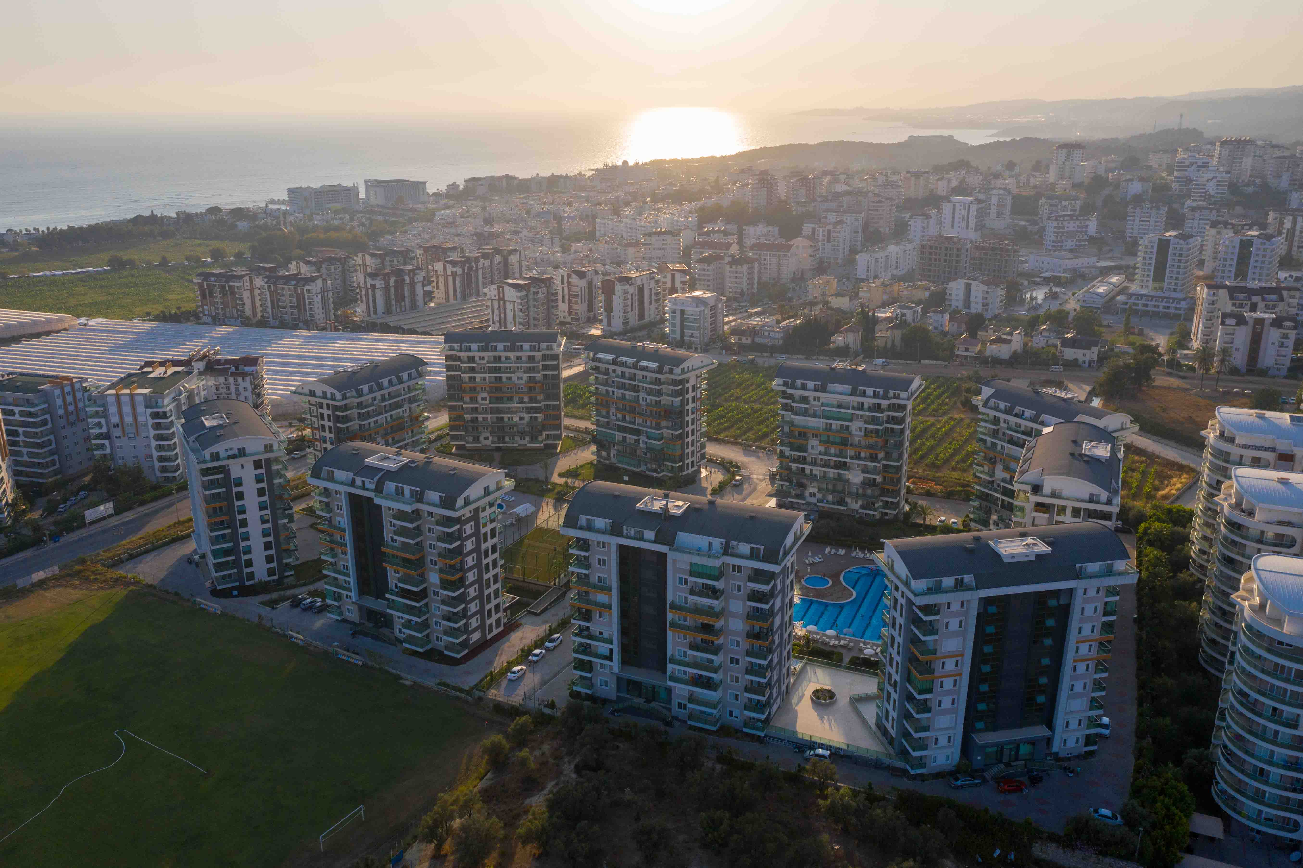 Multi-storey residential buildings with a pool and sea horizon in Avsallar where apartments are for sale