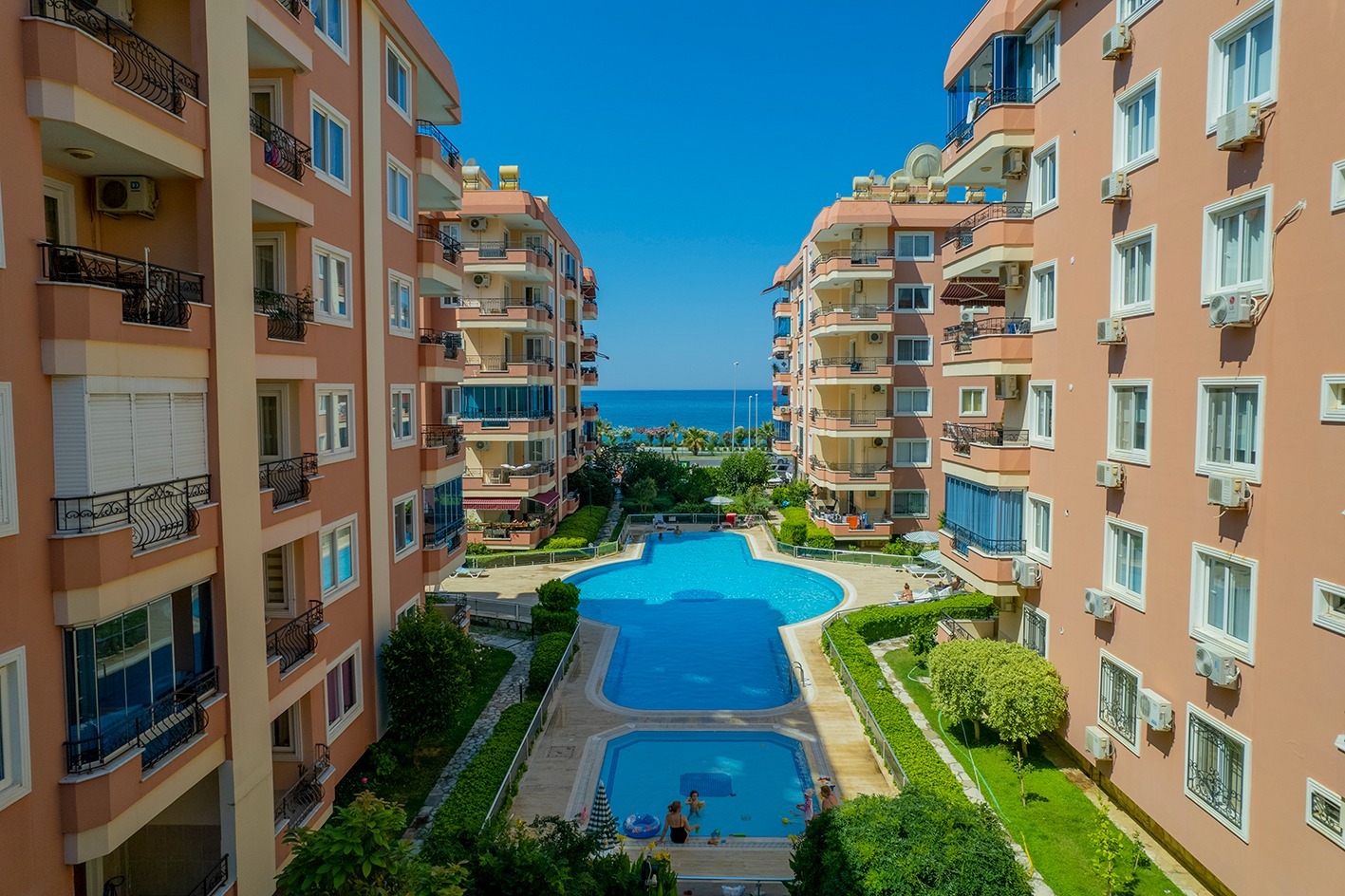 Linear 3+1 apartment on the first line in Mahmutlar - furnished, direct sea view