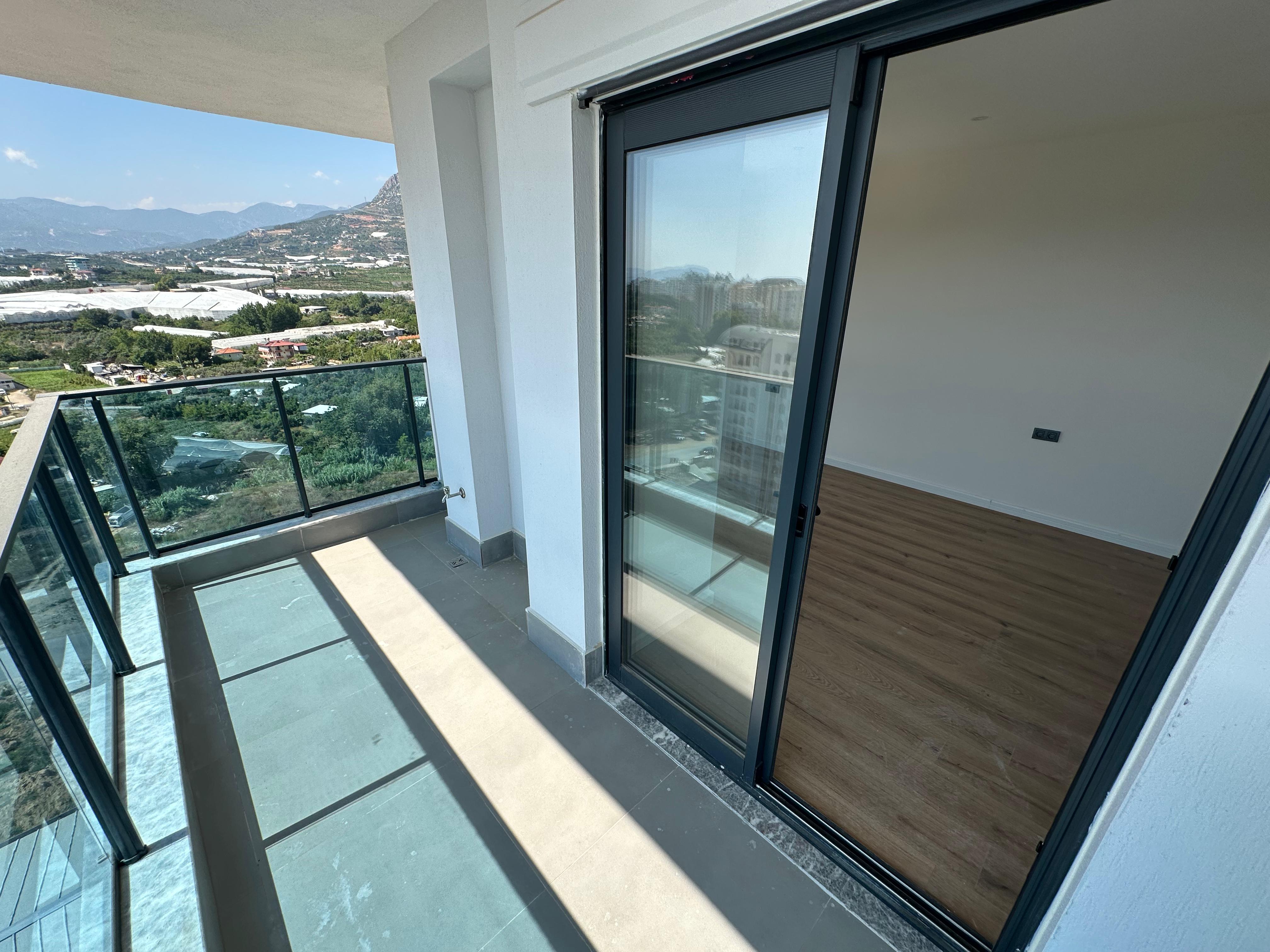 Alanya, Mahmutlar'da dubleks çatı katı dairesi – şık tasarım, panoramik manzaralar.