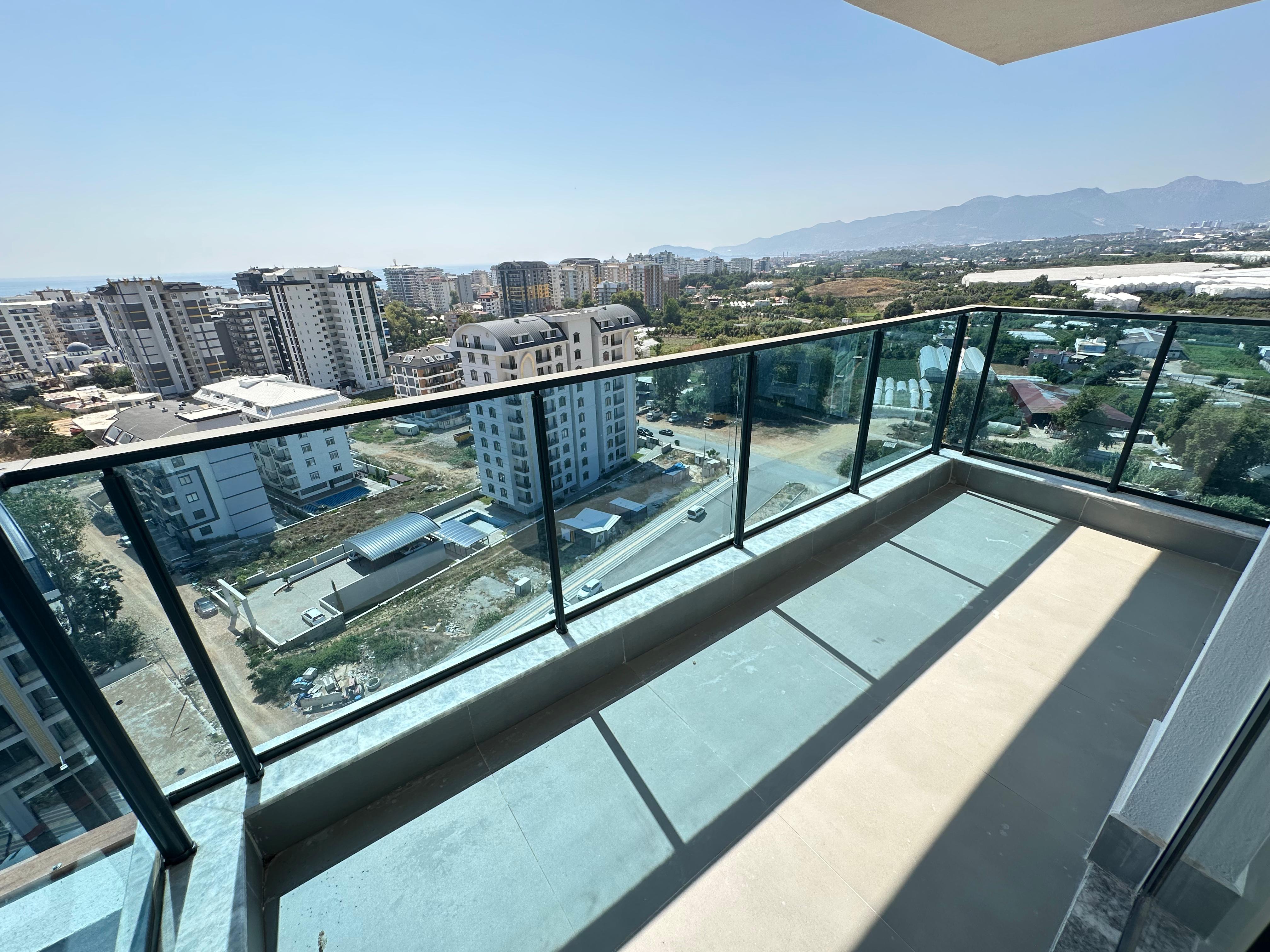 Alanya, Mahmutlar'da dubleks çatı katı dairesi – şık tasarım, panoramik manzaralar.