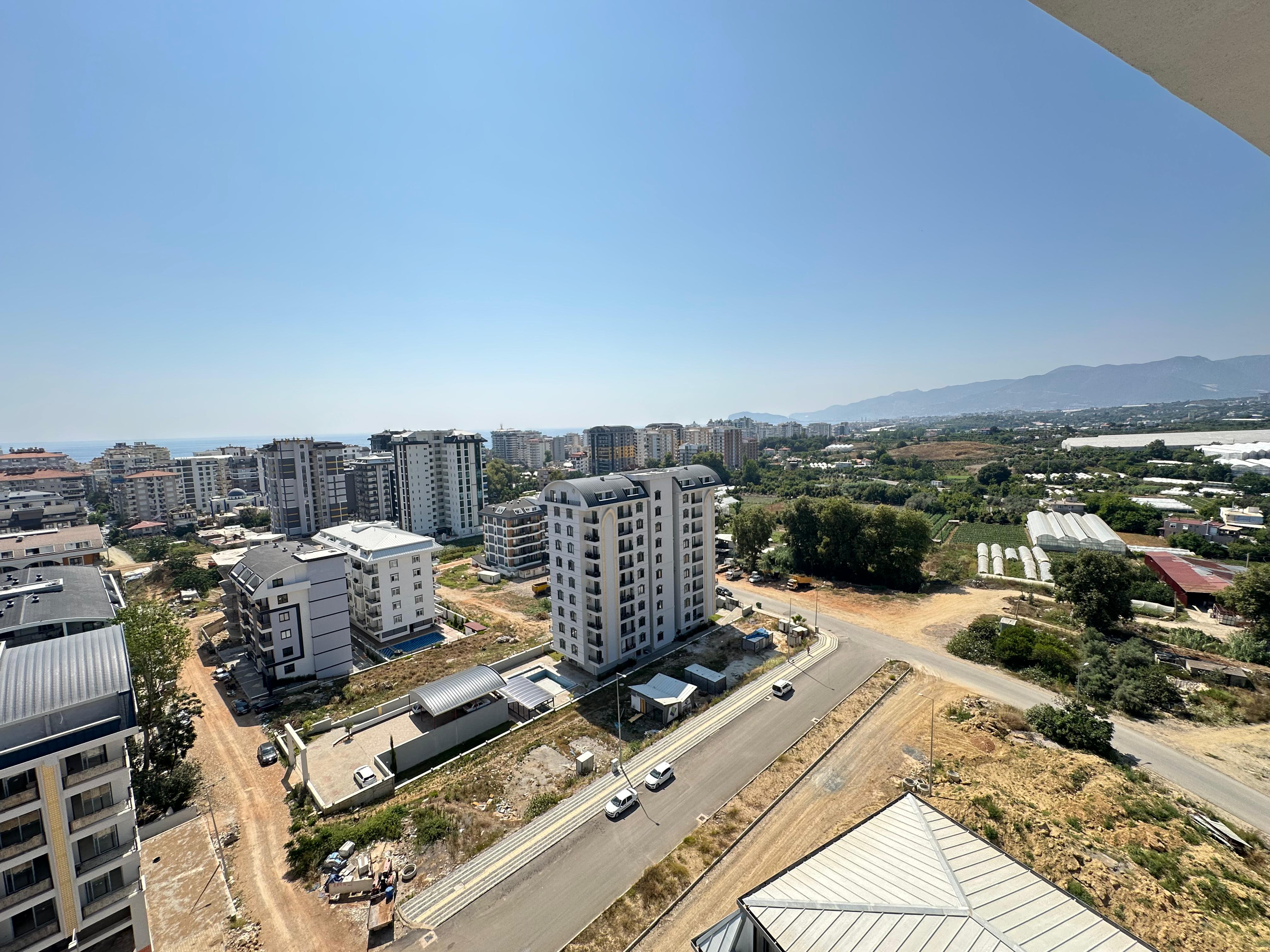 Alanya, Mahmutlar'da dubleks çatı katı dairesi – şık tasarım, panoramik manzaralar.
