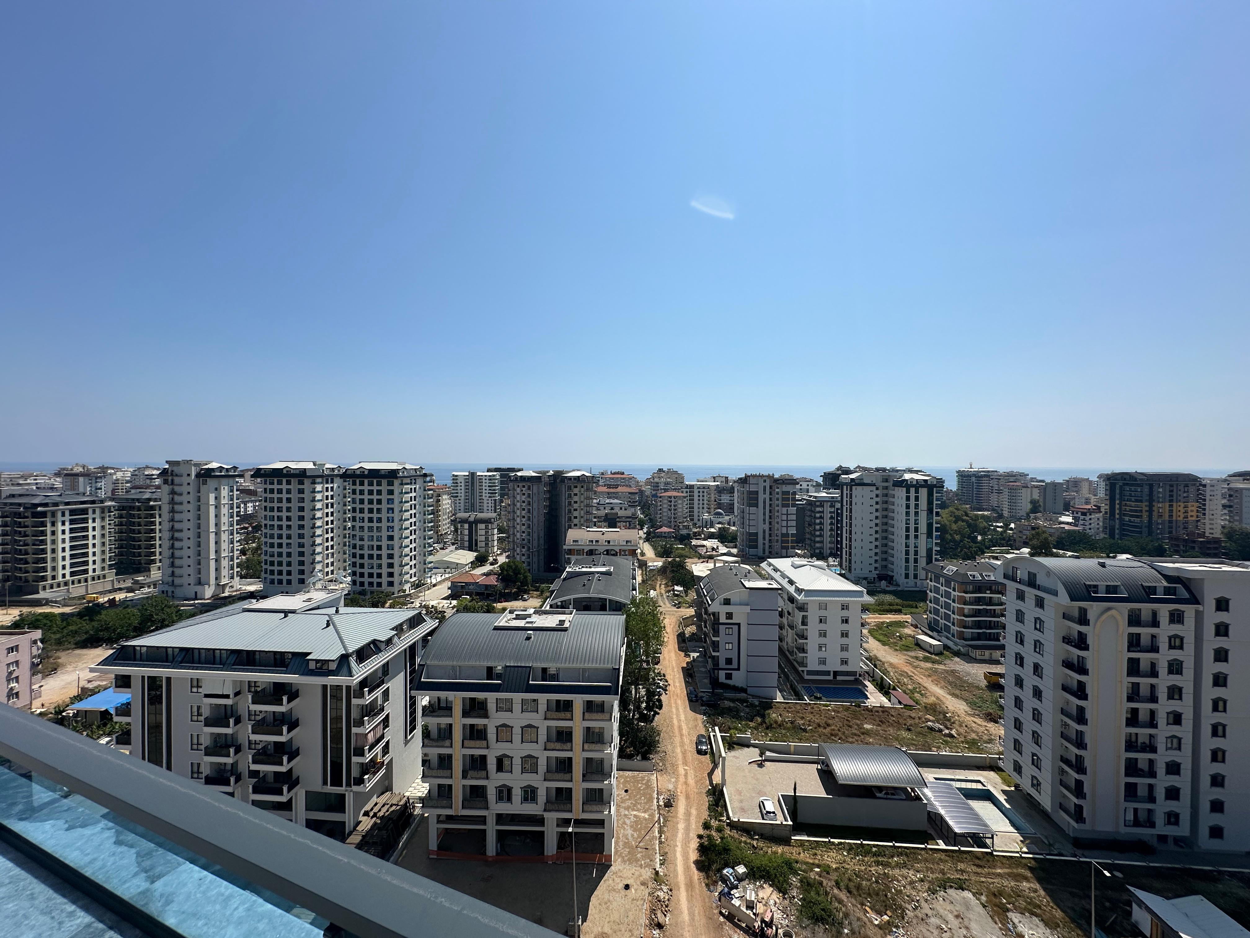 Alanya, Mahmutlar'da dubleks çatı katı dairesi – şık tasarım, panoramik manzaralar.