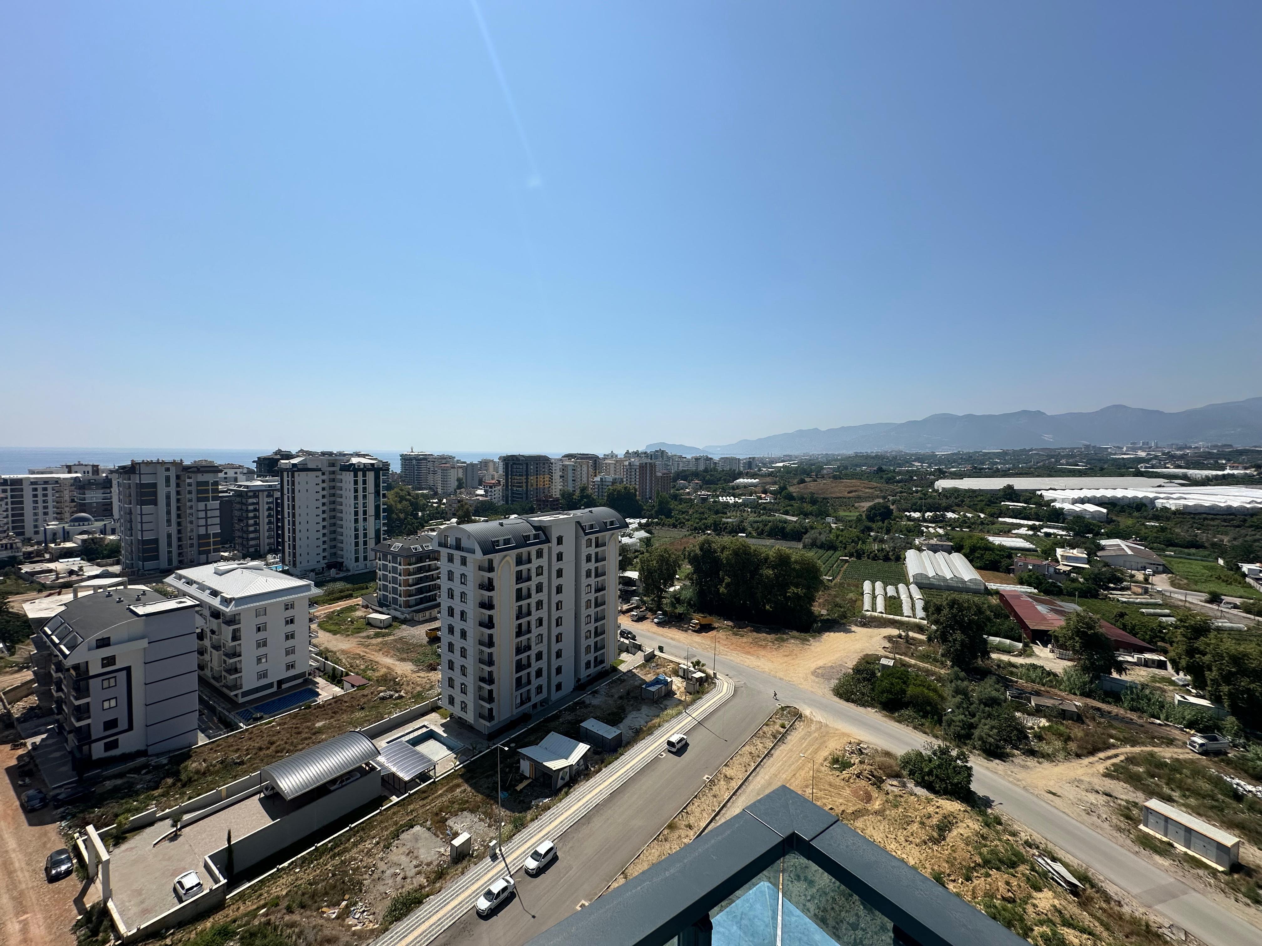 Alanya, Mahmutlar'da dubleks çatı katı dairesi – şık tasarım, panoramik manzaralar.