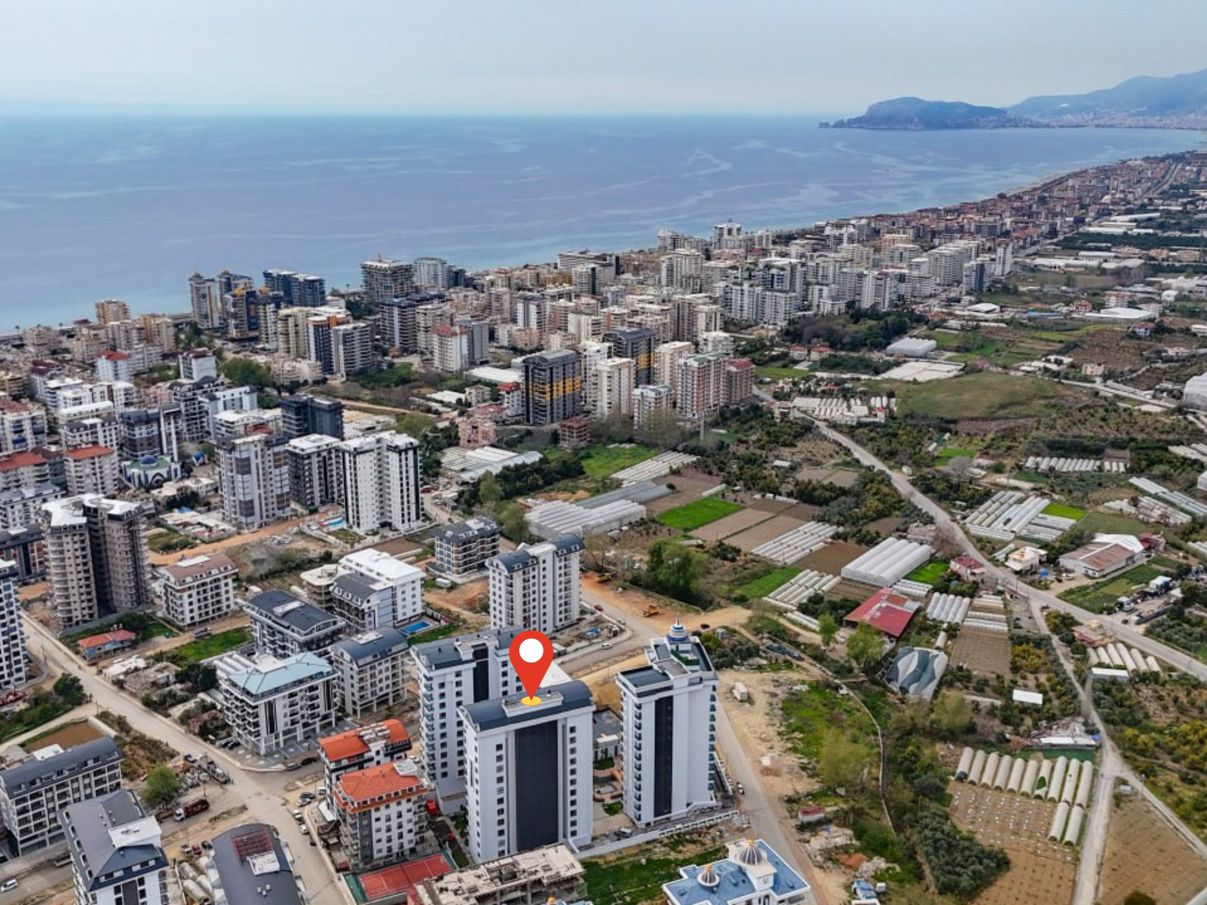 Alanya, Mahmutlar'da dubleks çatı katı dairesi – şık tasarım, panoramik manzaralar.