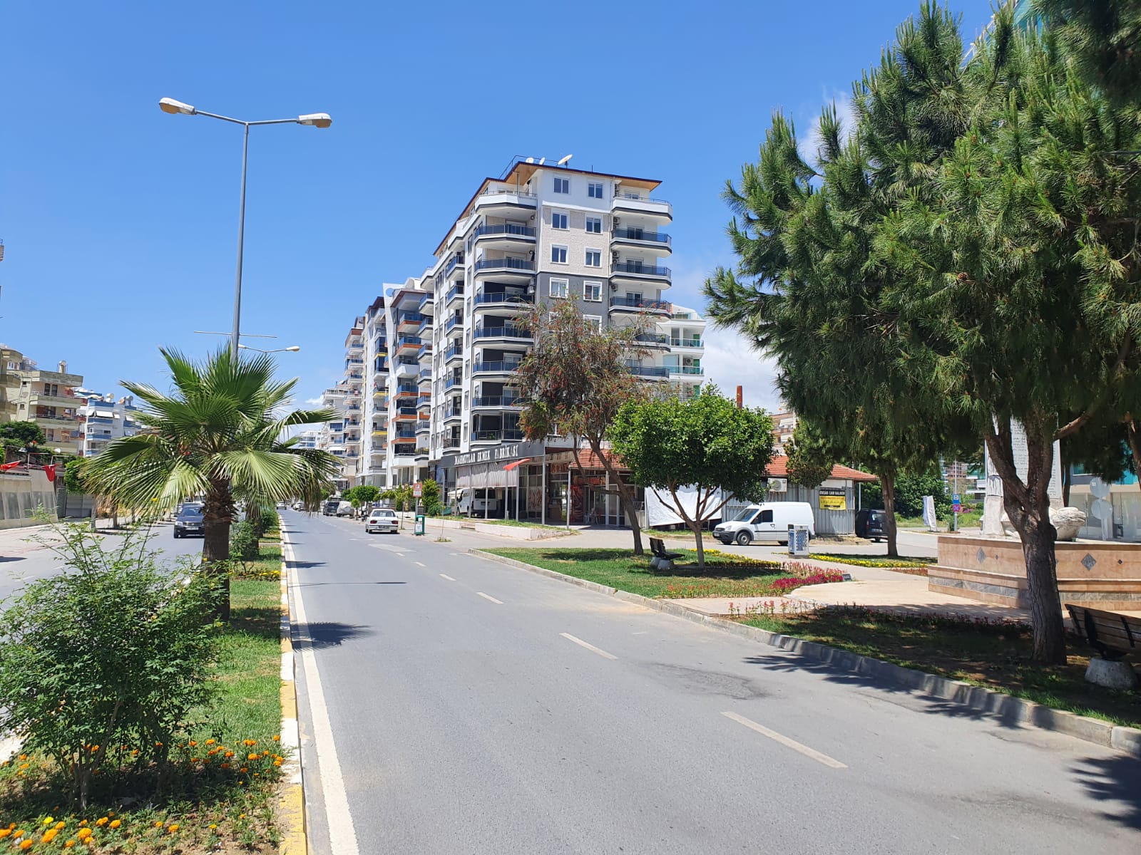 A furnished two-level 3+1 apartment in Mahmutlar – two glazed balconies and a panoramic sea view