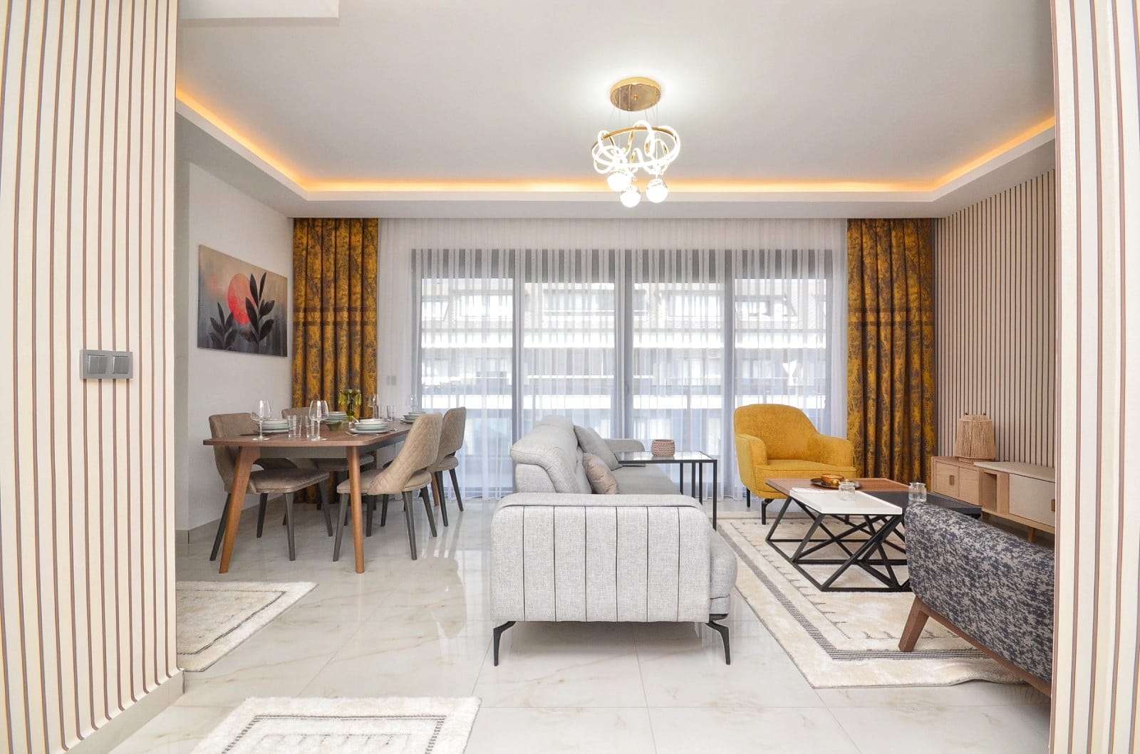 Mahmutlar'da 2+1 Dubleks Çatı Katı Daire – Eşyalı ve Dağ Manzaralı, Merkeze Yakın