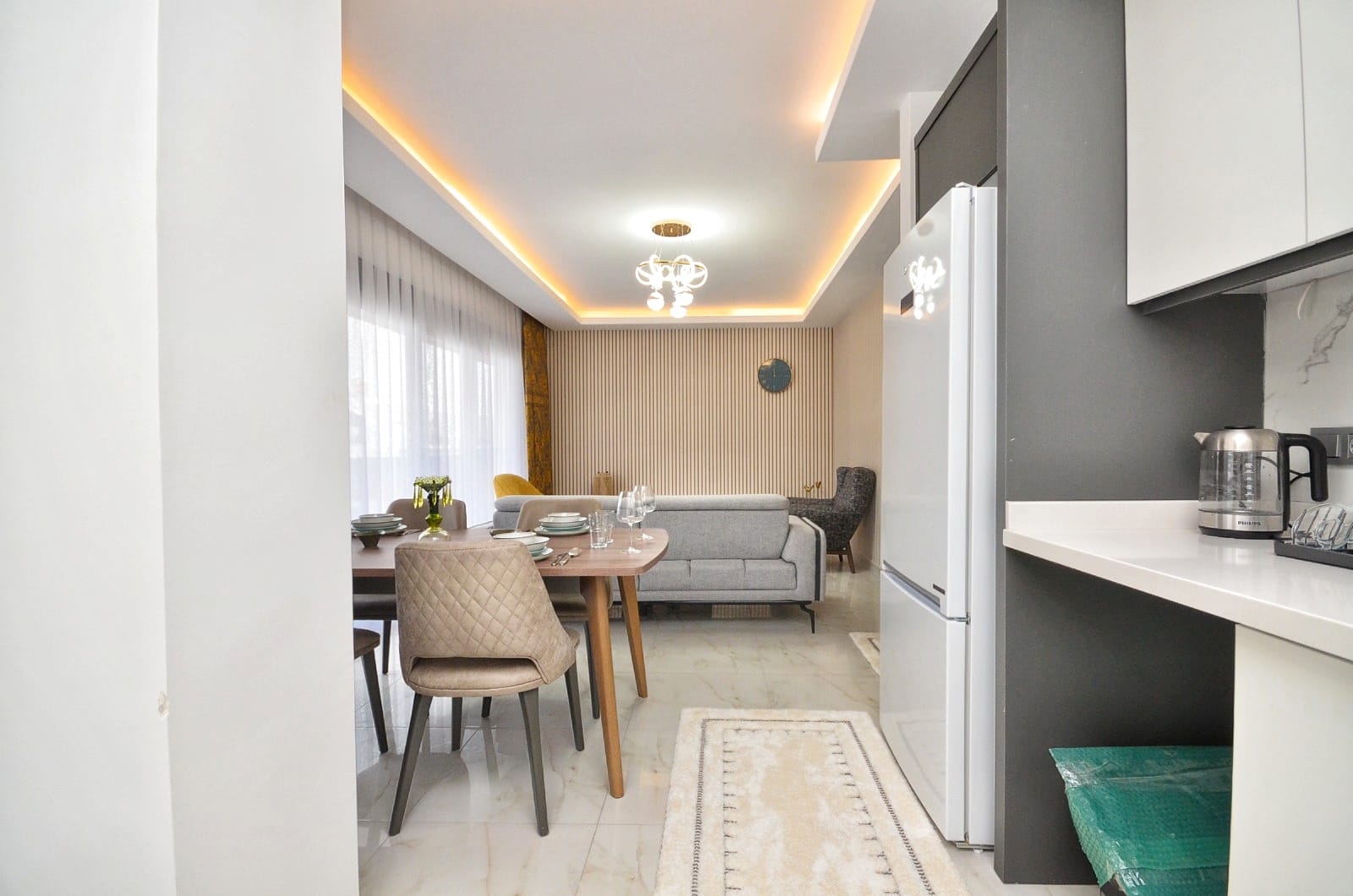Mahmutlar'da 2+1 Dubleks Çatı Katı Daire – Eşyalı ve Dağ Manzaralı, Merkeze Yakın