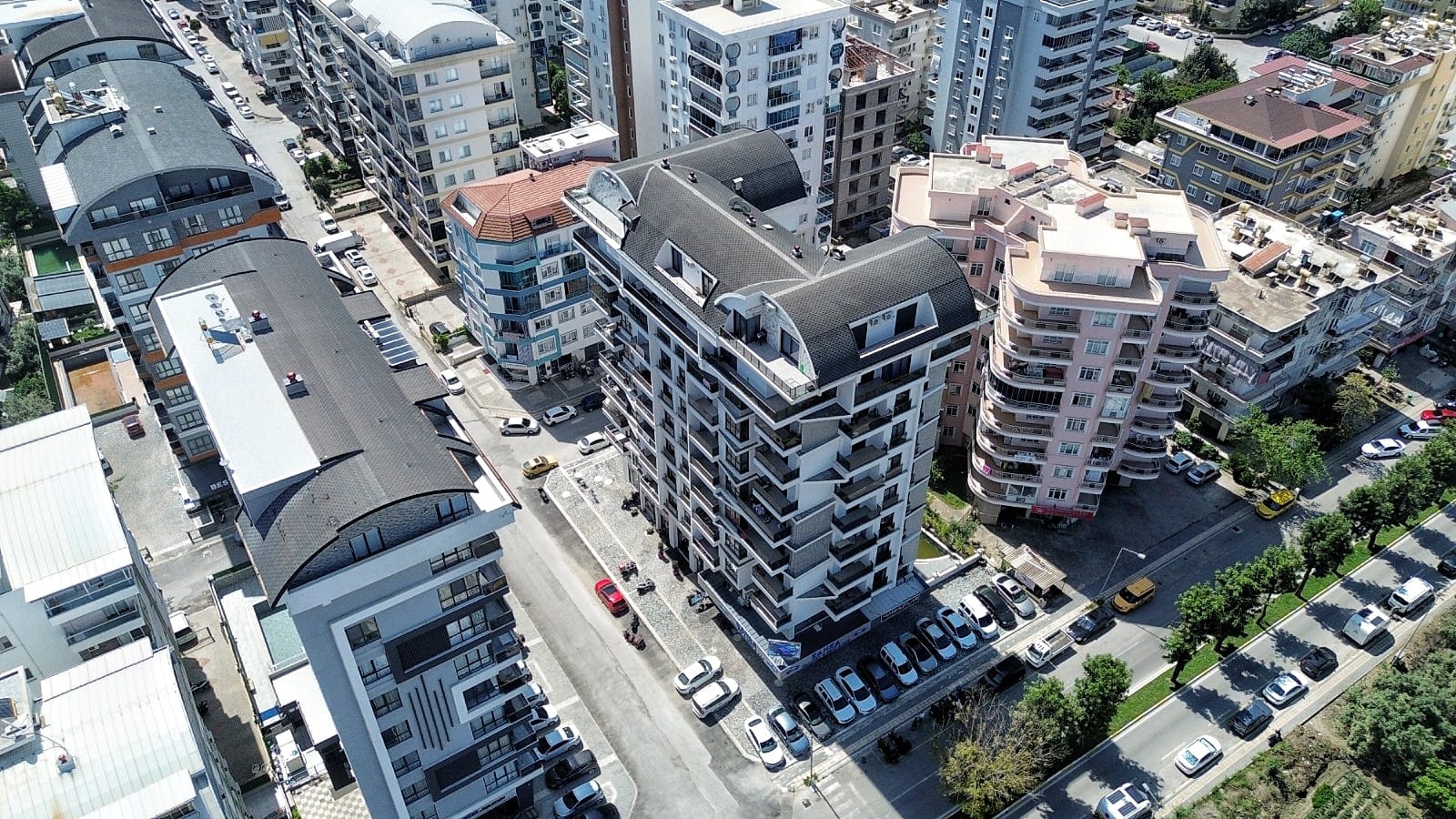 Mahmutlar'da 2+1 Dubleks Çatı Katı Daire – Eşyalı ve Dağ Manzaralı, Merkeze Yakın