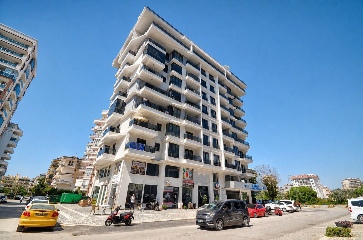 Mahmutlar'da 2+1 Dubleks Çatı Katı Daire – Eşyalı ve Dağ Manzaralı, Merkeze Yakın