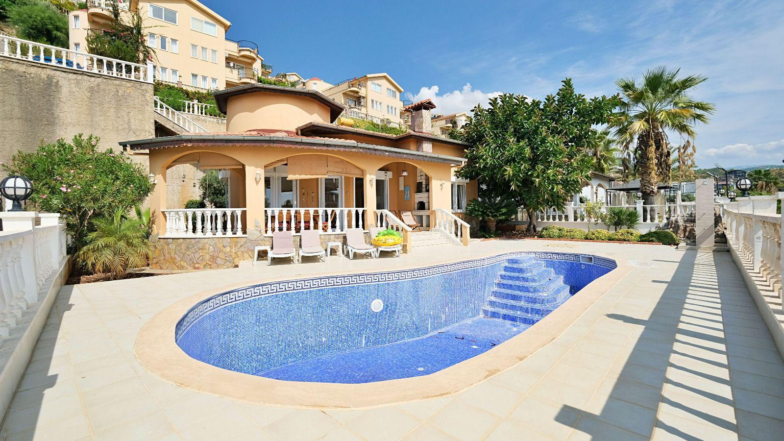 Oval outdoor pool and covered terrace: a 2+1 villa for sale in Mahmutlar, Alanya, Turkey — New Level Group