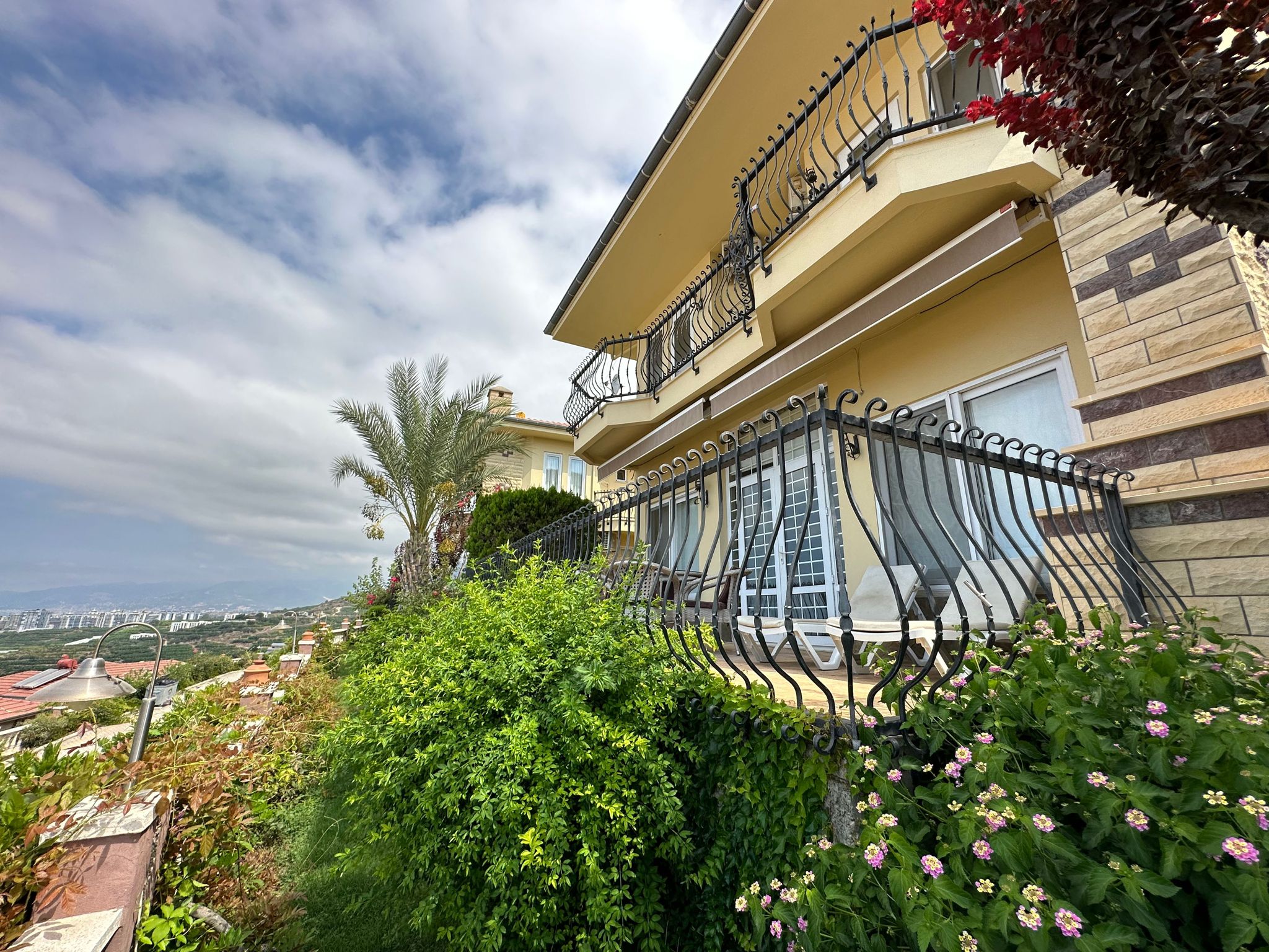 4+1 villa on the territory of a complex hotel in Mahmutlar – furniture, garden, panoramic view