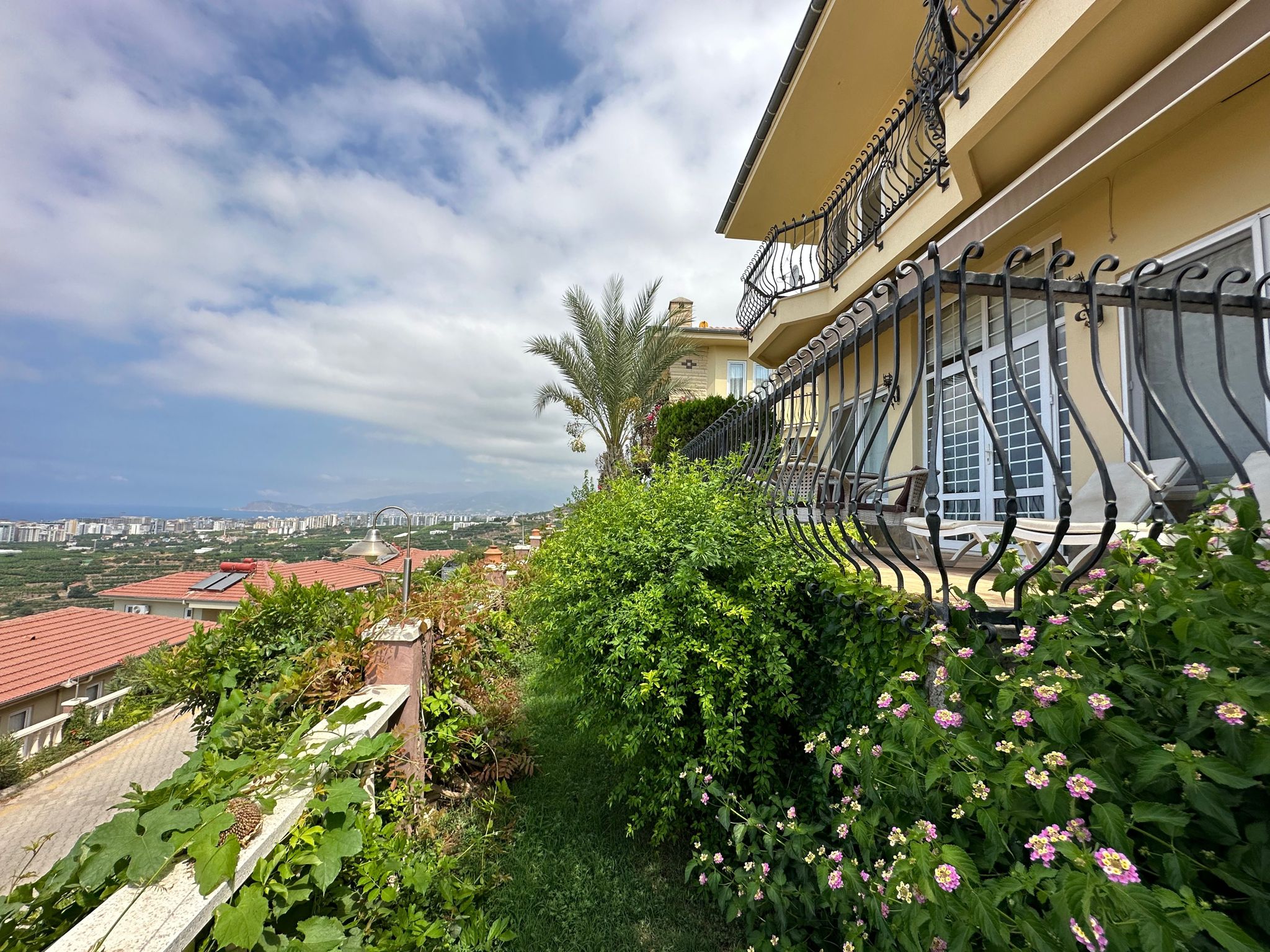 4+1 villa on the territory of a complex hotel in Mahmutlar – furniture, garden, panoramic view