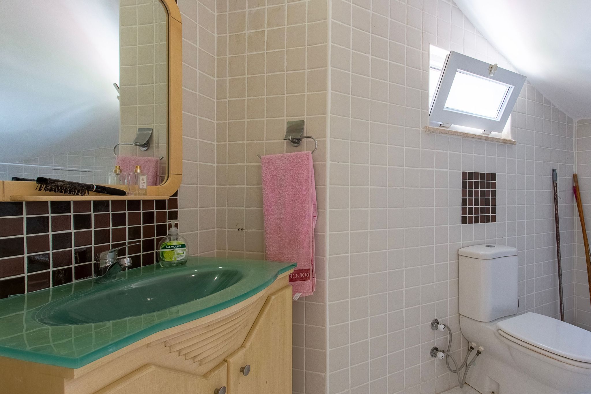 Mahmutlar'da bir otel kompleksinin arazisinde yer alan 4+1 villa – mobilyalı, bahçeli, panoramik manzaralı.