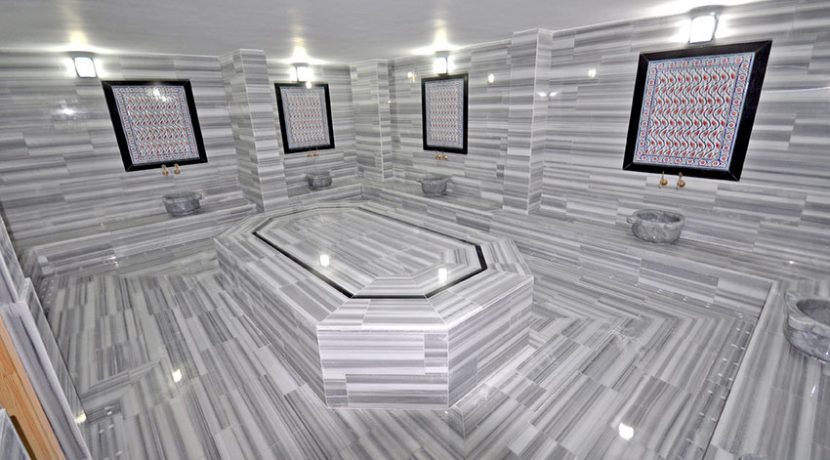 Mermer platformlu hamam Kestel’de dairelerin bulunduğu konut kompleksinde