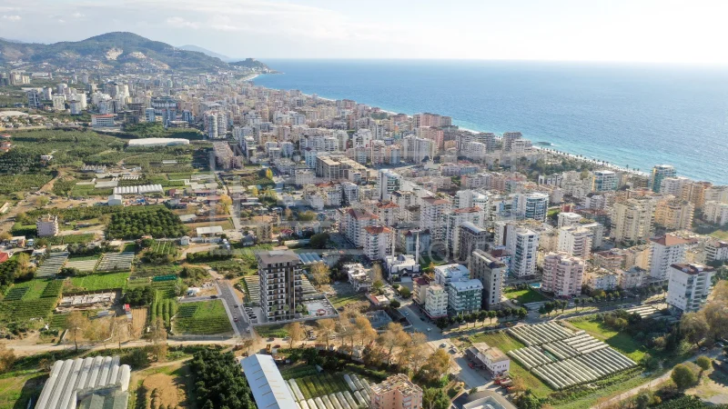 Mahmutlar'da, Atatürk Caddesi üzerinde, denize 400 metre mesafede, yeni eşyalı 1+1 daire.