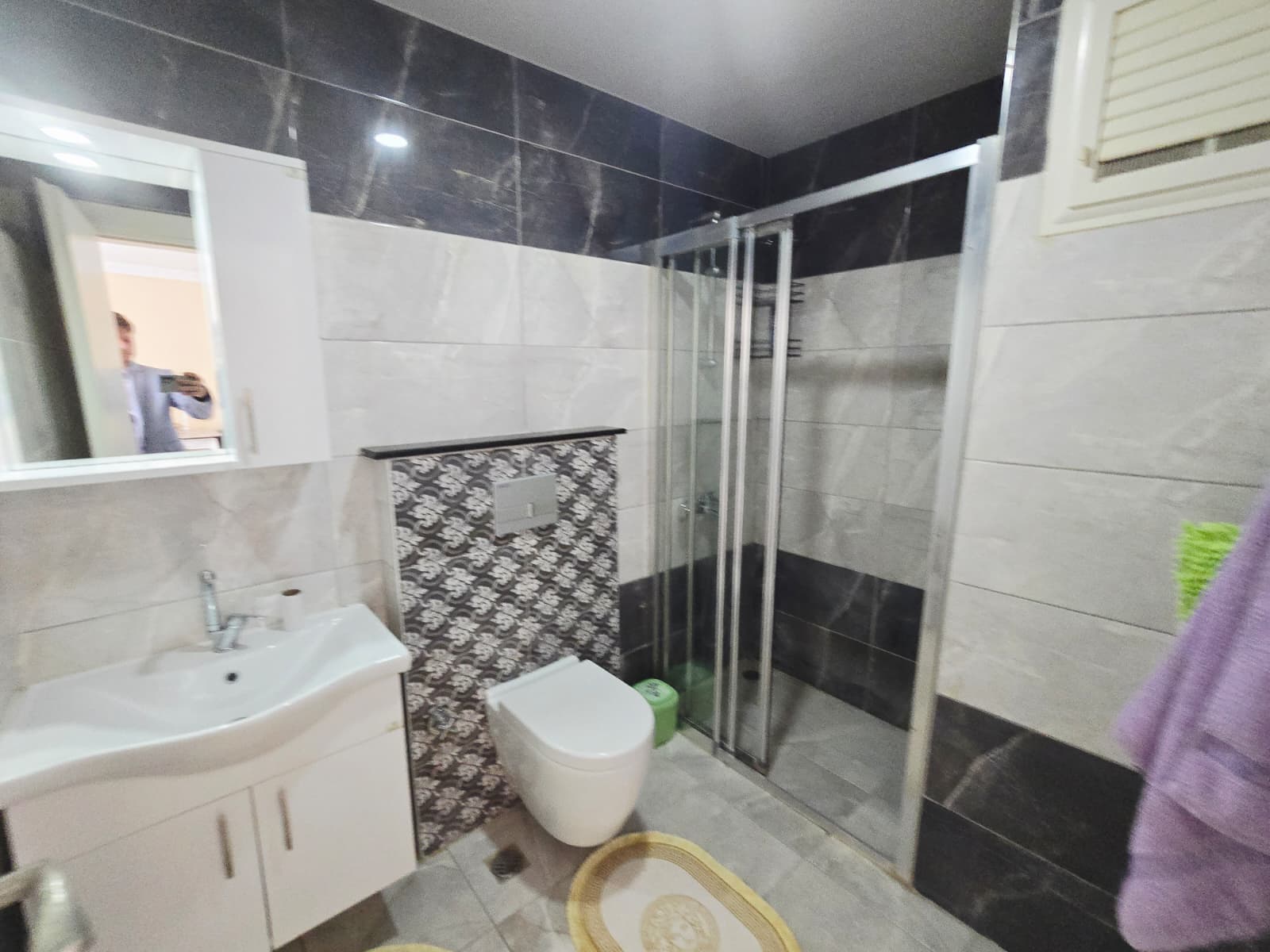 Mahmutlar'ın merkezinde, eşyalı 1+1 daire.