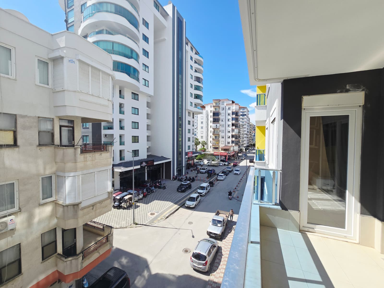 Mahmutlar'ın merkezinde, eşyalı 1+1 daire.