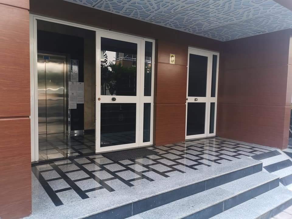 Mahmutlar'ın merkezinde, eşyalı 1+1 daire.
