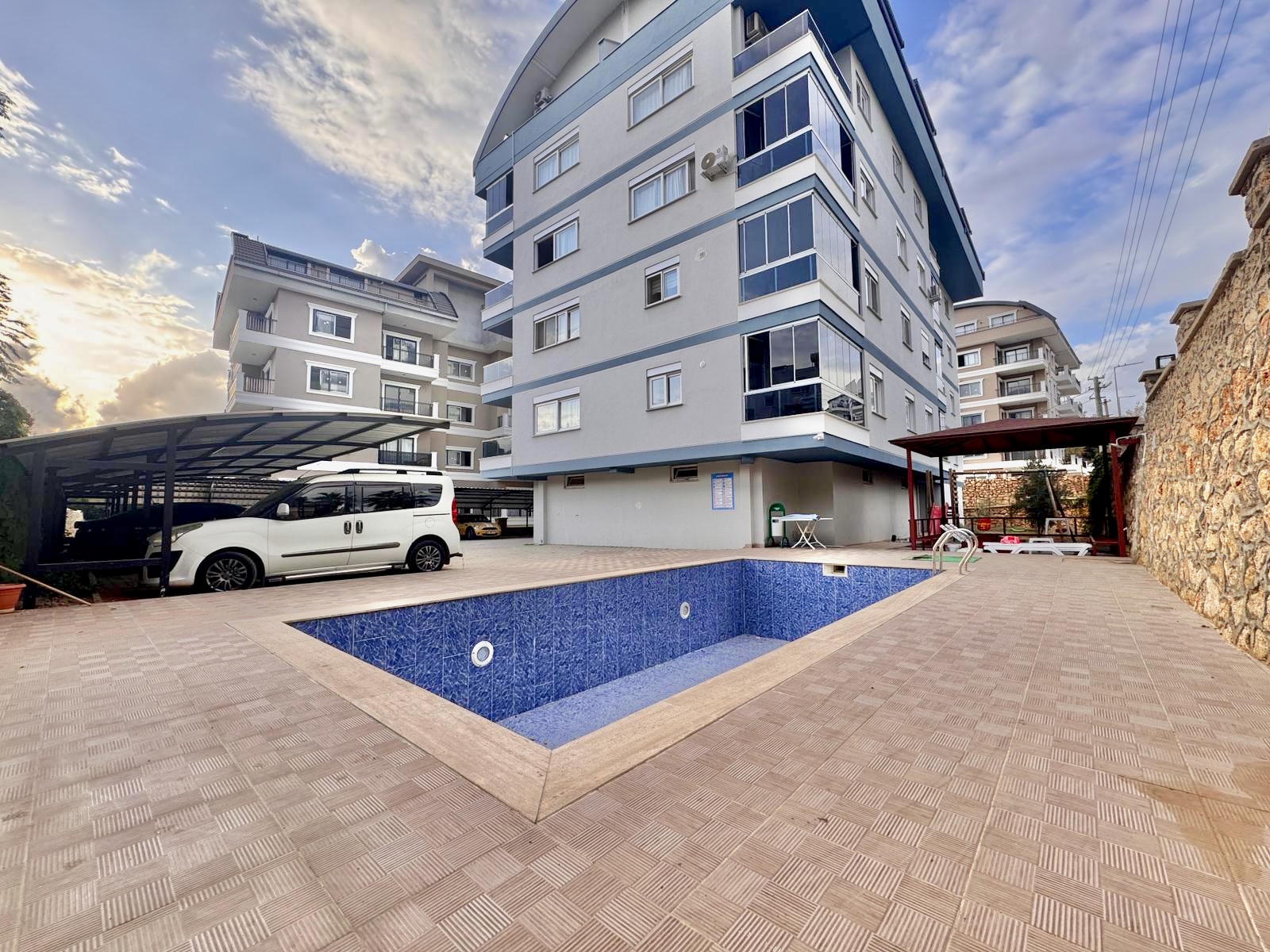 Mavi mozaikli havuzlu sitede Oba, Alanya'da satılık 1+1 daire, Türkiye — New Level Group