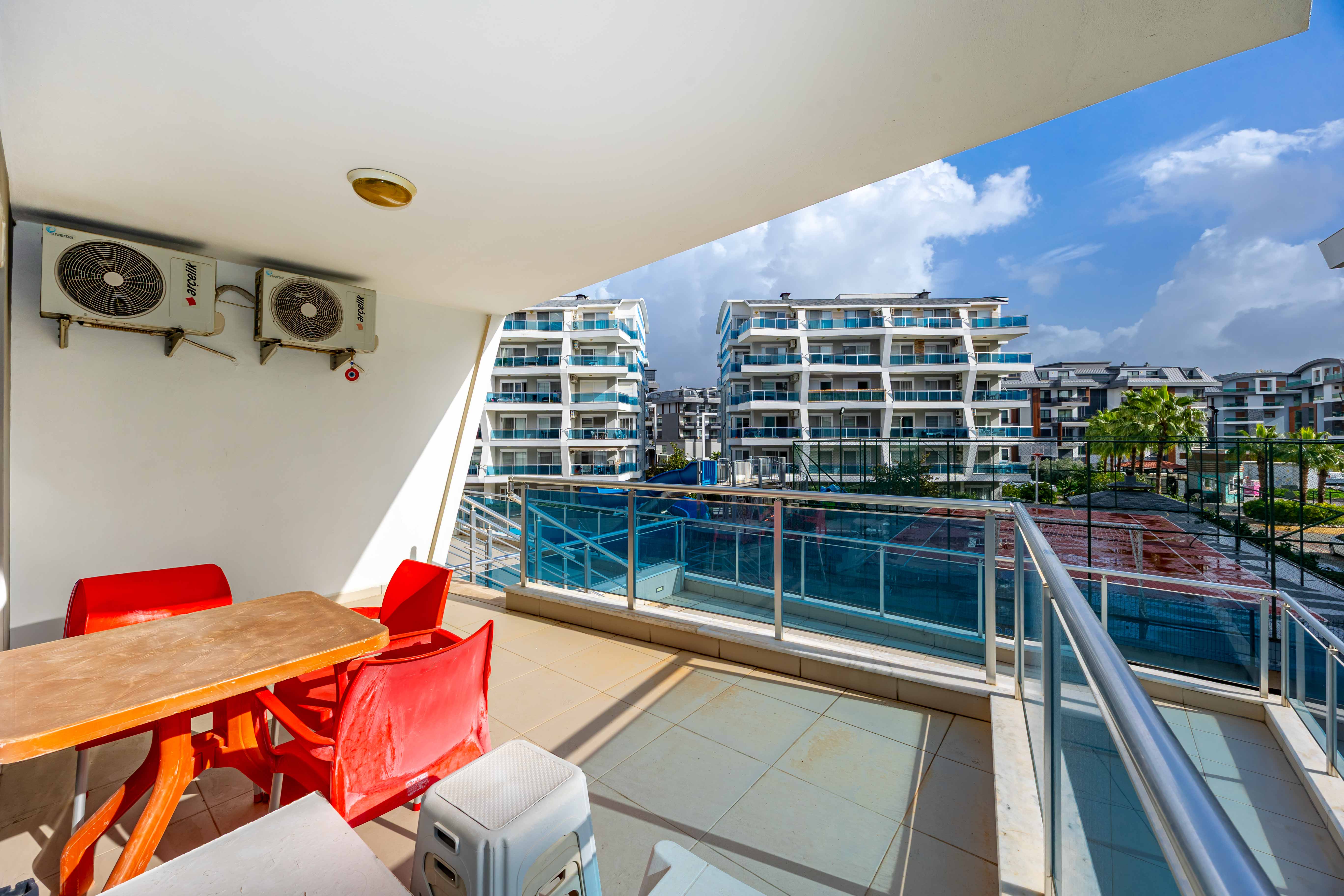 Oba bölgesinde 1+1 daire – eşyalı ve geniş teraslı