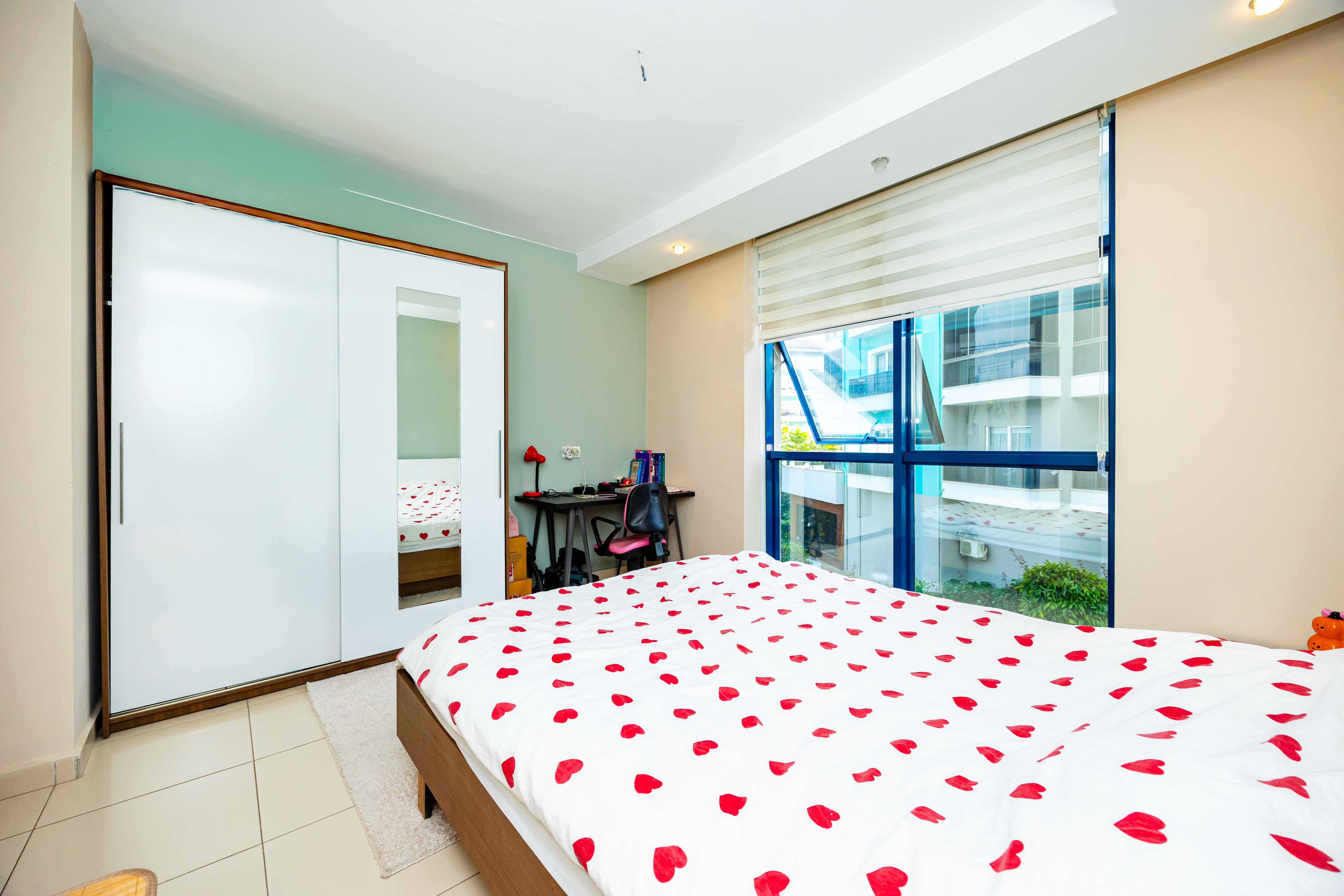 Oba bölgesinde 1+1 daire – eşyalı ve geniş teraslı