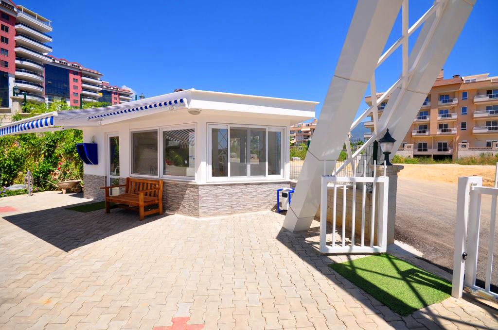 Oba bölgesinde 1+1 daire – eşyalı ve geniş teraslı