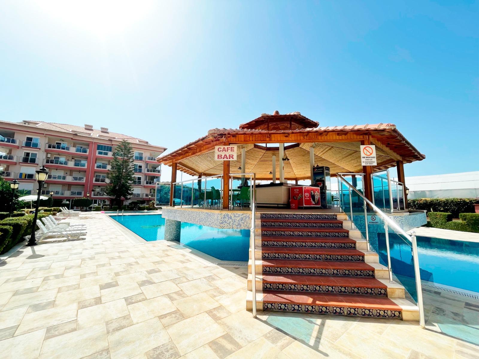 Alanya, Oba bölgesinde 4+1 dubleks daire – eşyalı, dağ manzaralı ve tüm aile için konforlu.