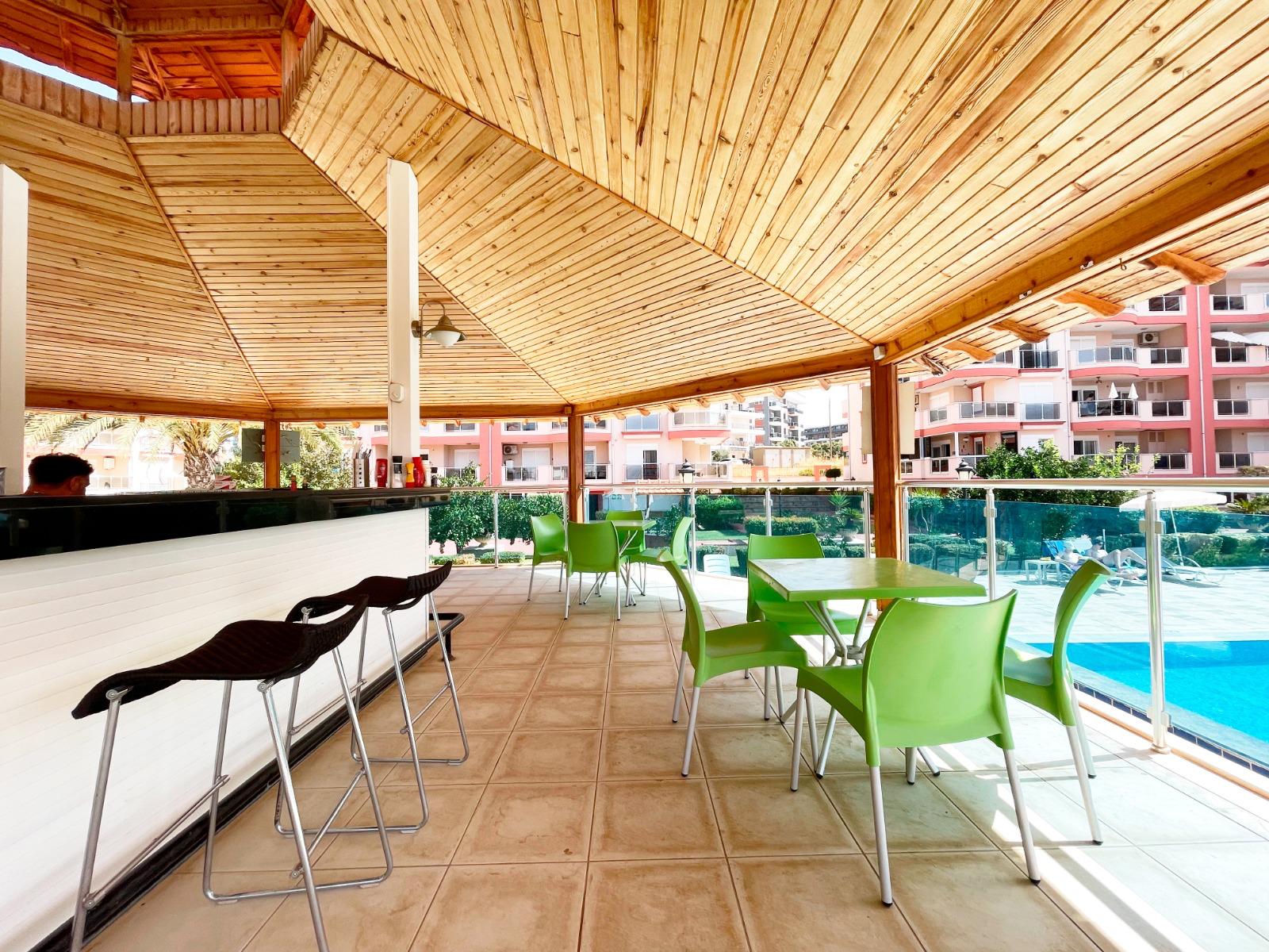 Alanya, Oba bölgesinde 4+1 dubleks daire – eşyalı, dağ manzaralı ve tüm aile için konforlu.