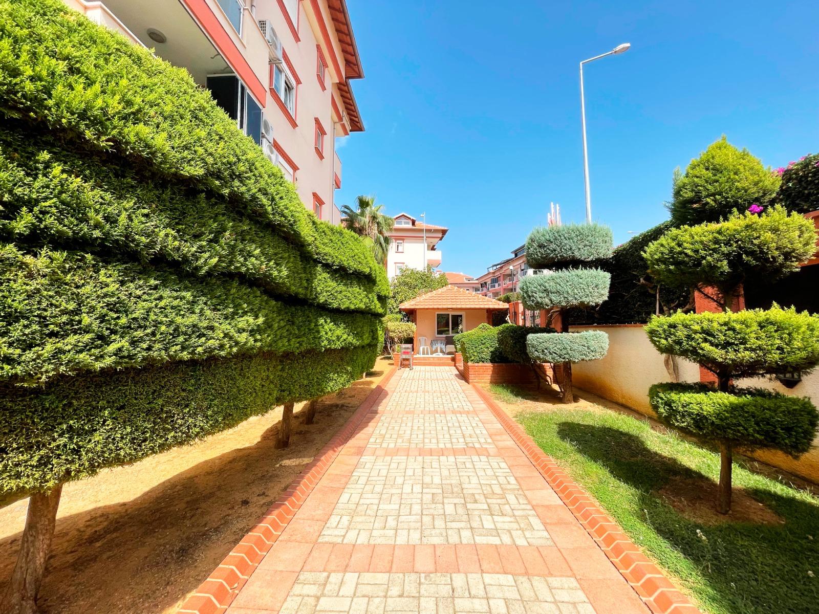Alanya, Oba bölgesinde 4+1 dubleks daire – eşyalı, dağ manzaralı ve tüm aile için konforlu.