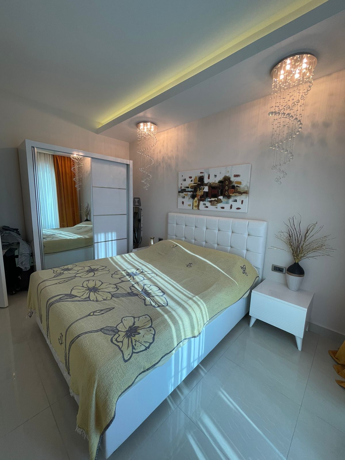 Mahmutlar'da 1+1 daire - eşyalı, camlı balkon, deniz manzarası, plaja 200 m mesafede.