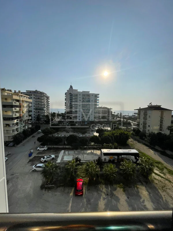 Mahmutlar'da 1+1 daire - eşyalı, camlı balkon, deniz manzarası, plaja 200 m mesafede.