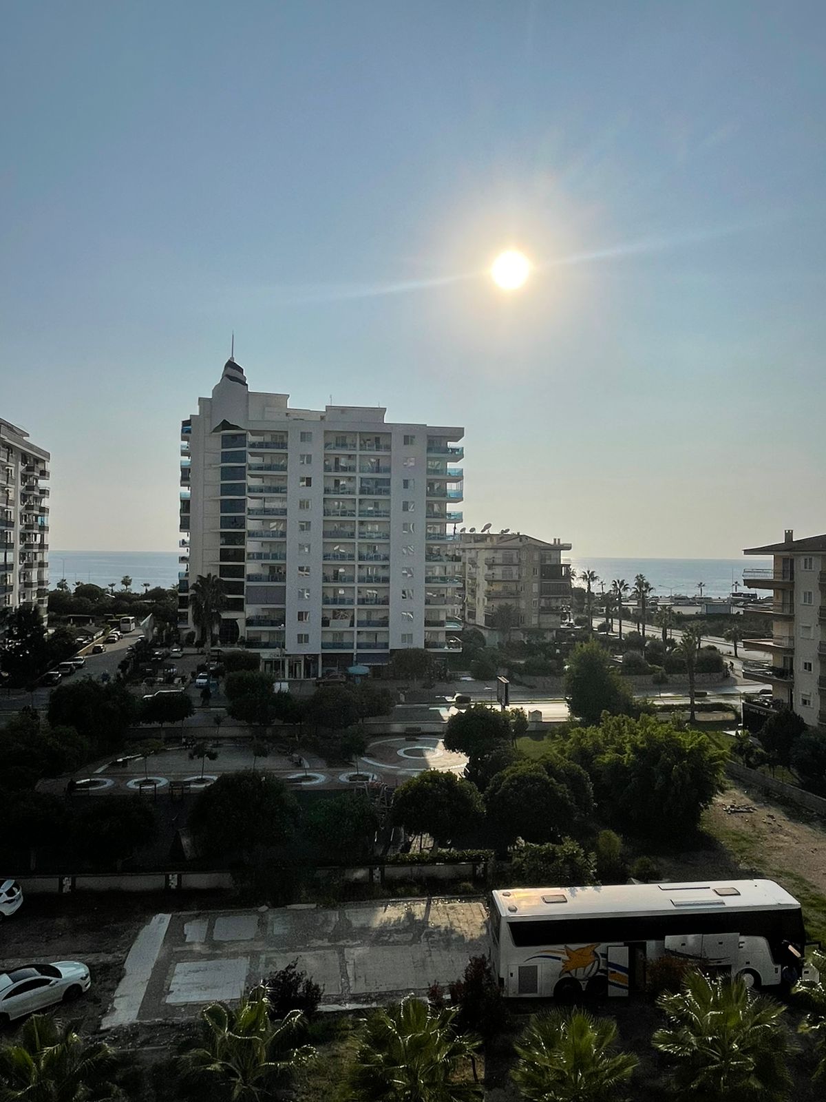 Mahmutlar'da 1+1 daire - eşyalı, camlı balkon, deniz manzarası, plaja 200 m mesafede.