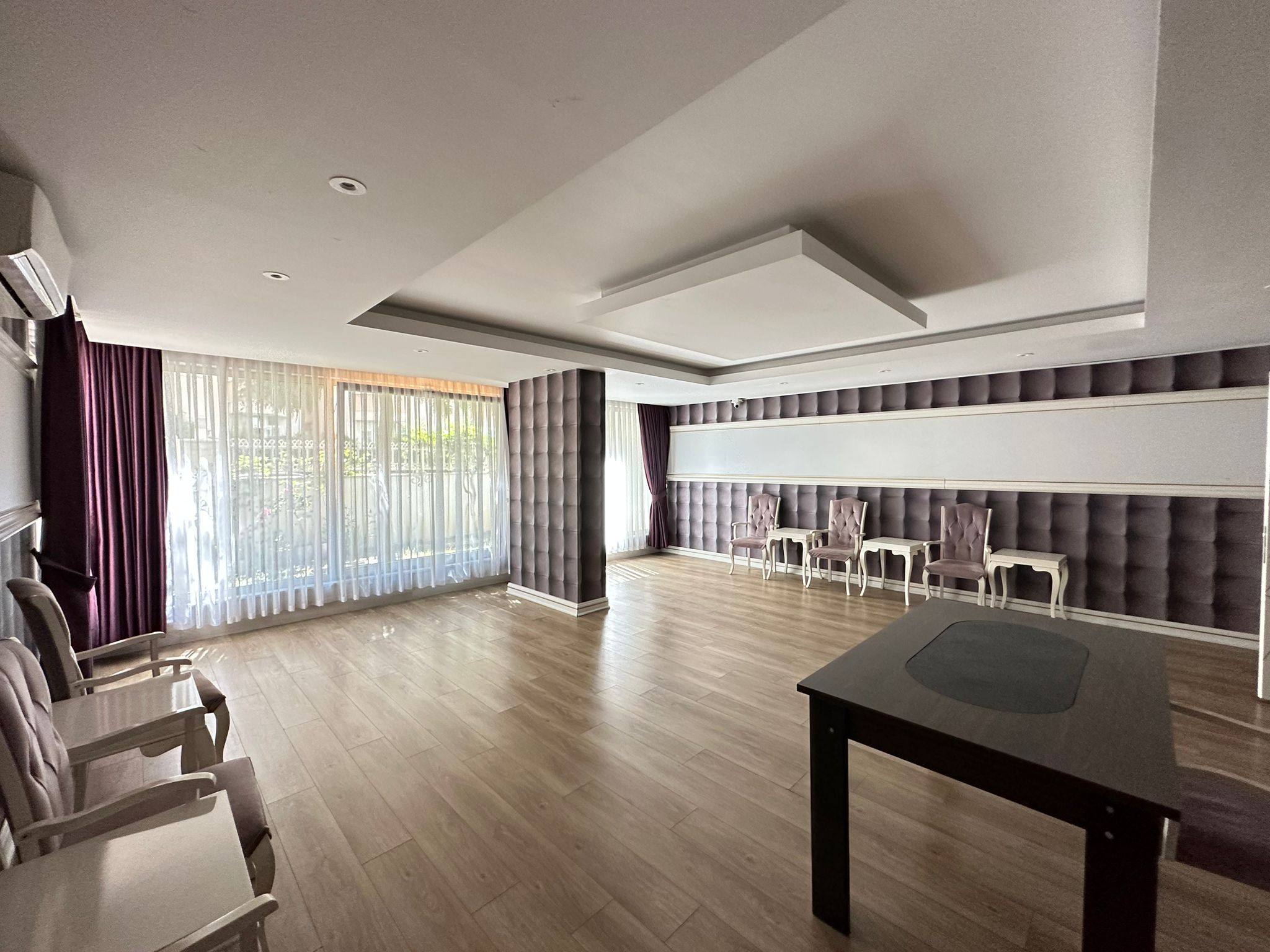 Mahmutlar'da 1+1 daire - eşyalı, camlı balkon, deniz manzarası, plaja 200 m mesafede.