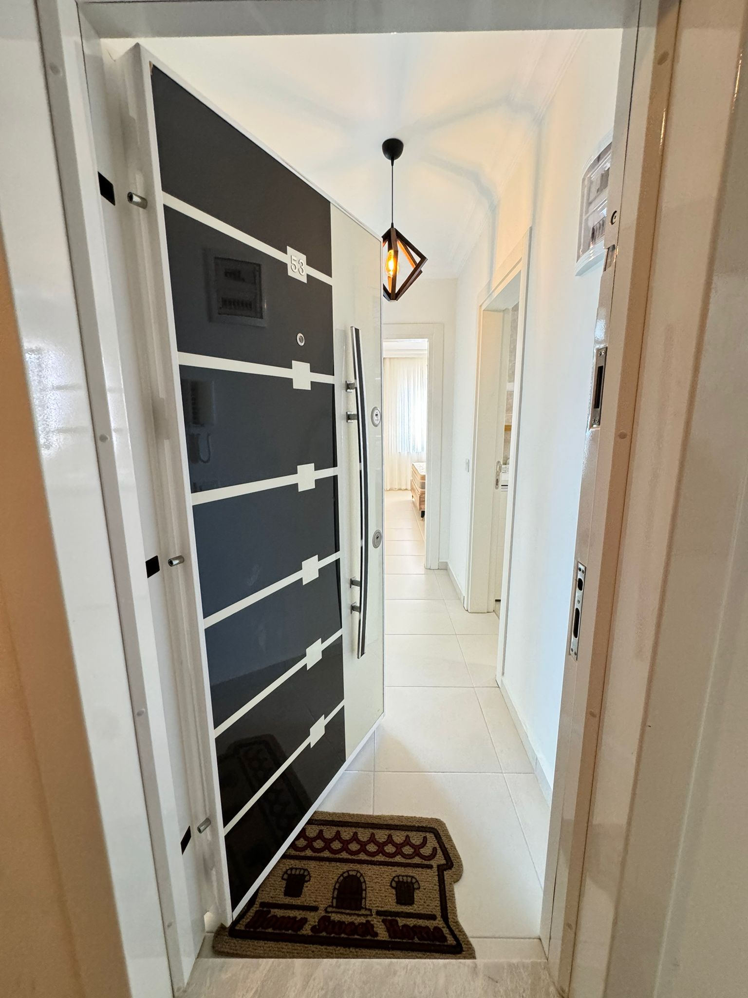 1+1 apartment in Mahmutlar – new furniture, 70 m², glazed balcony, sea and mountain views