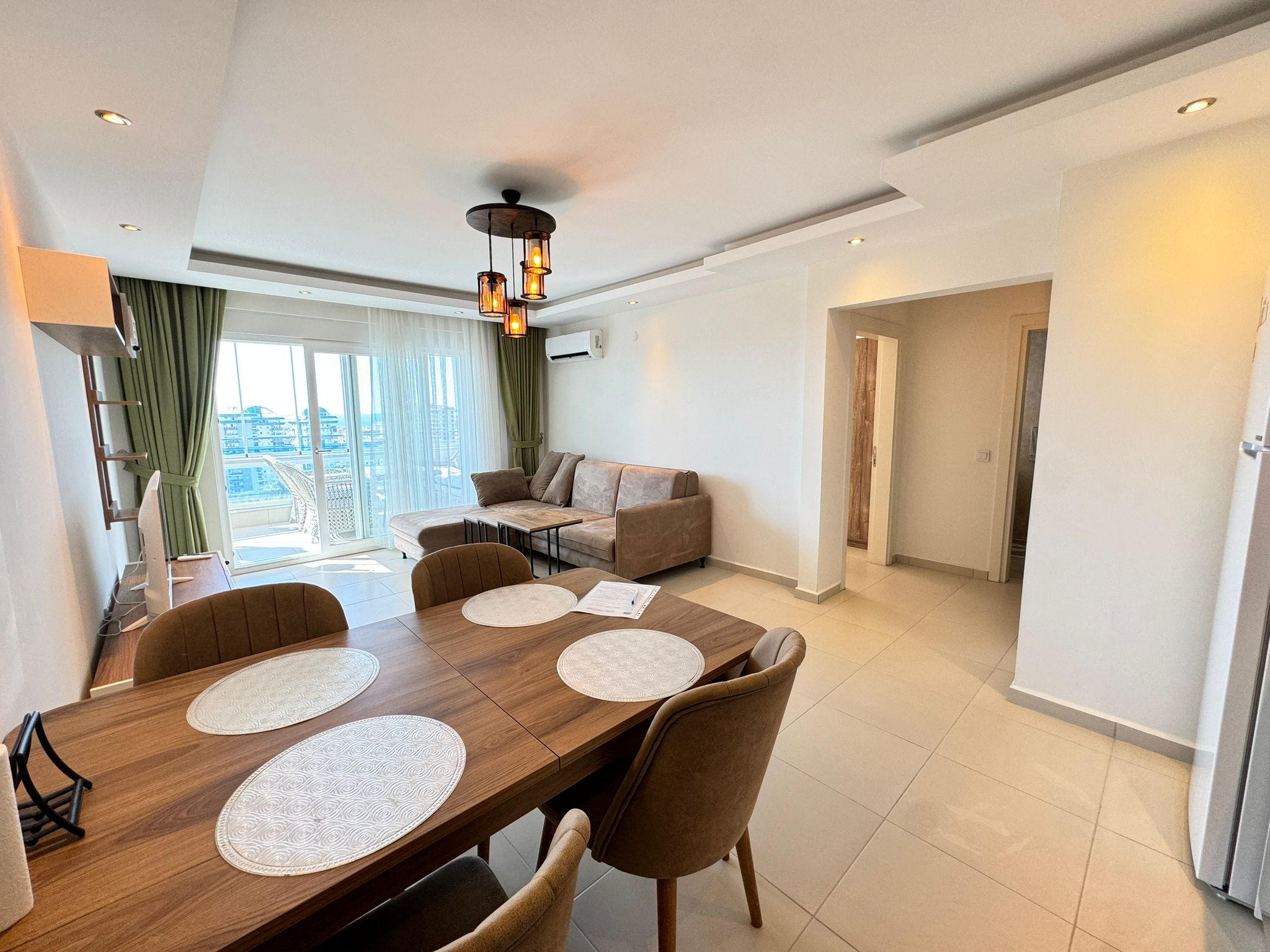 1+1 apartment in Mahmutlar – new furniture, 70 m², glazed balcony, sea and mountain views