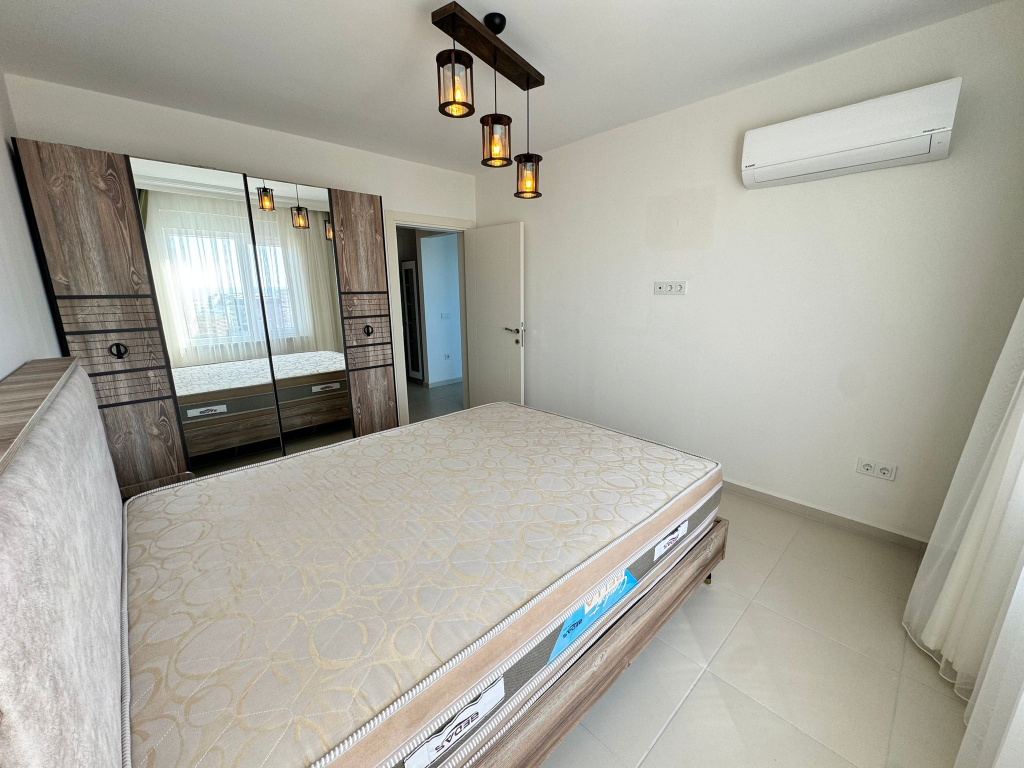 1+1 apartment in Mahmutlar – new furniture, 70 m², glazed balcony, sea and mountain views