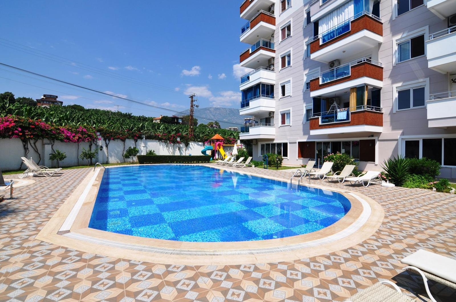 1+1 apartment in Mahmutlar – new furniture, 70 m², glazed balcony, sea and mountain views