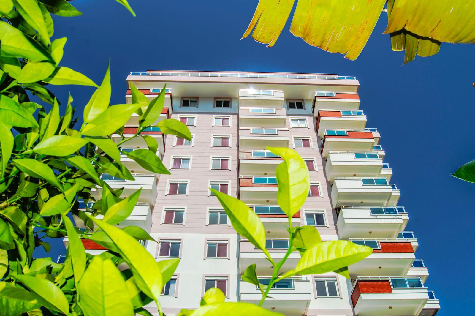 1+1 apartment in Mahmutlar – new furniture, 70 m², glazed balcony, sea and mountain views