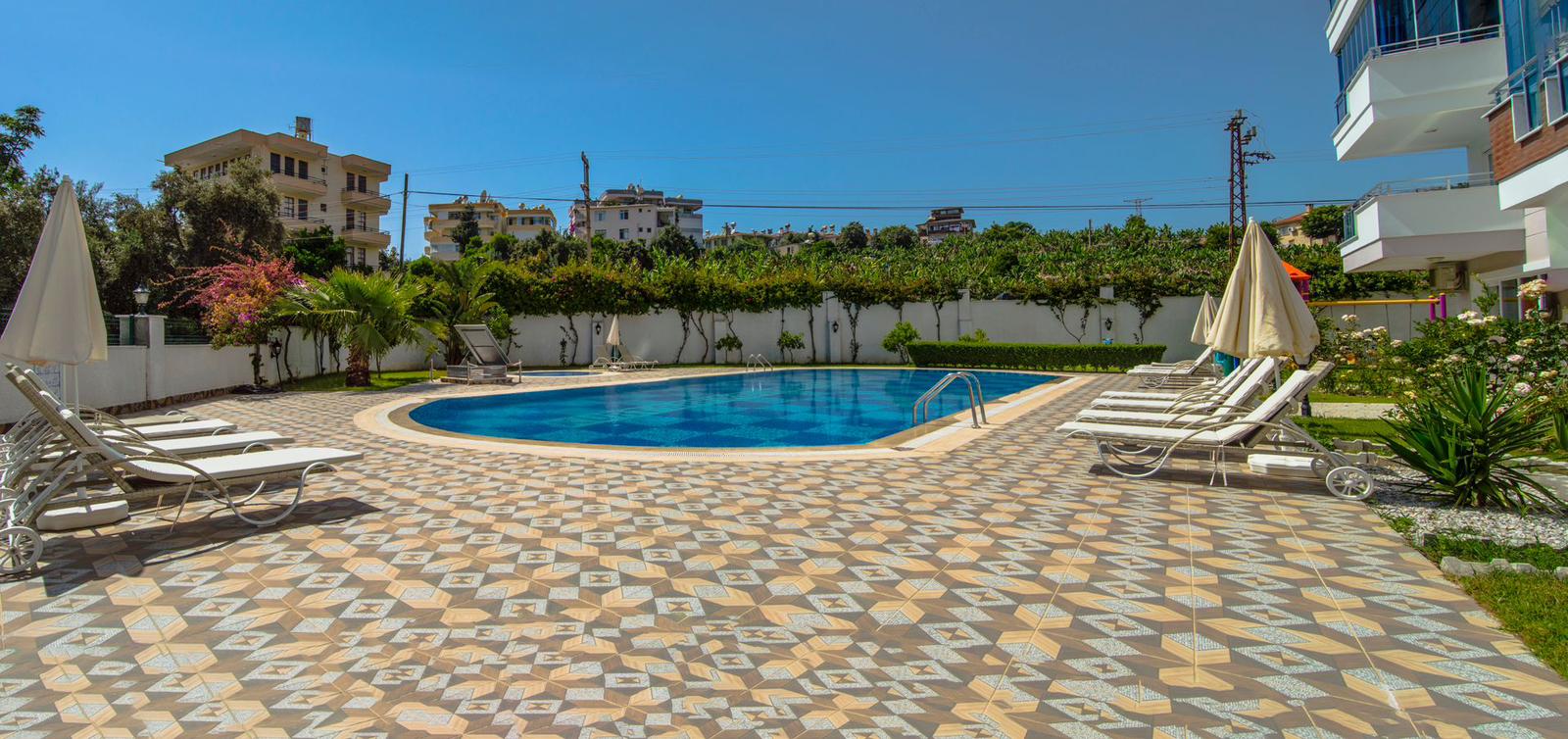 1+1 apartment in Mahmutlar – new furniture, 70 m², glazed balcony, sea and mountain views
