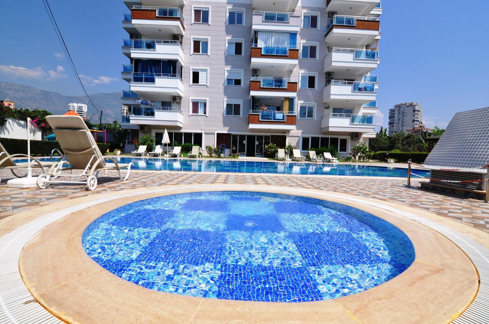 1+1 apartment in Mahmutlar – new furniture, 70 m², glazed balcony, sea and mountain views