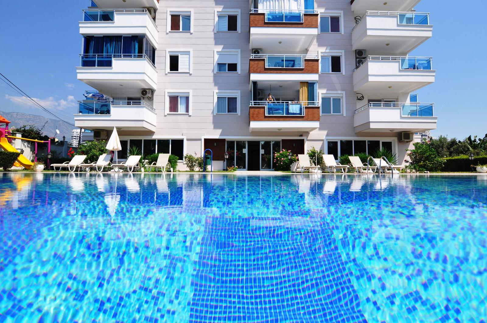 1+1 apartment in Mahmutlar – new furniture, 70 m², glazed balcony, sea and mountain views